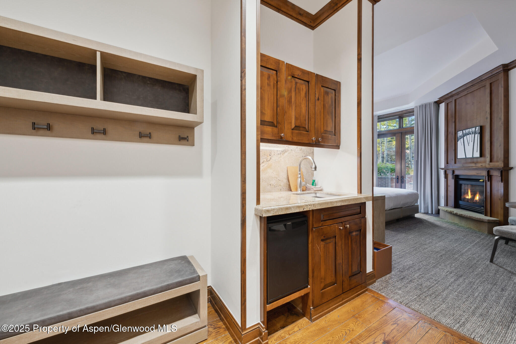 415 E Dean St, Unit 4 Property Photo 17