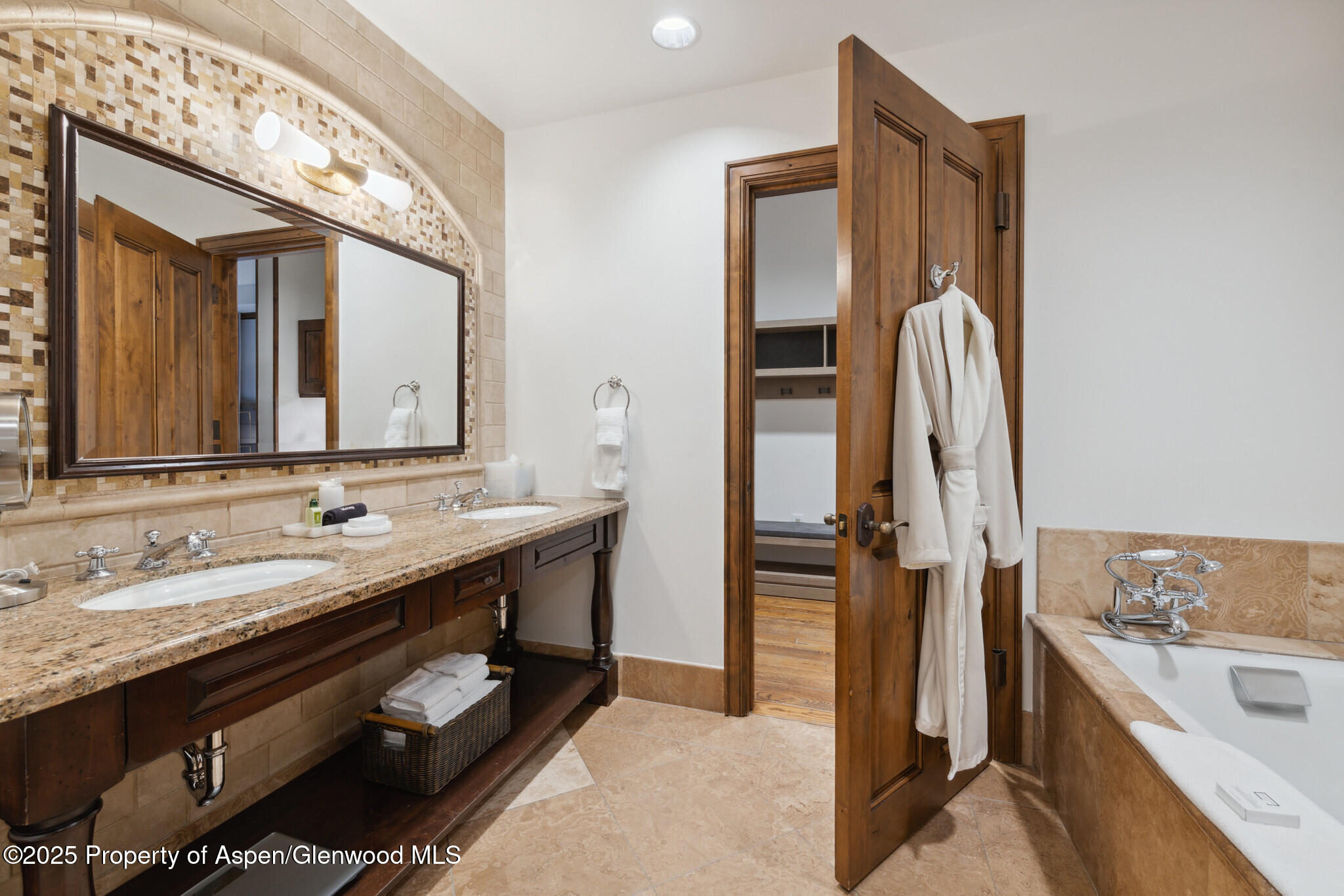 415 E Dean St, Unit 4 Property Photo 18