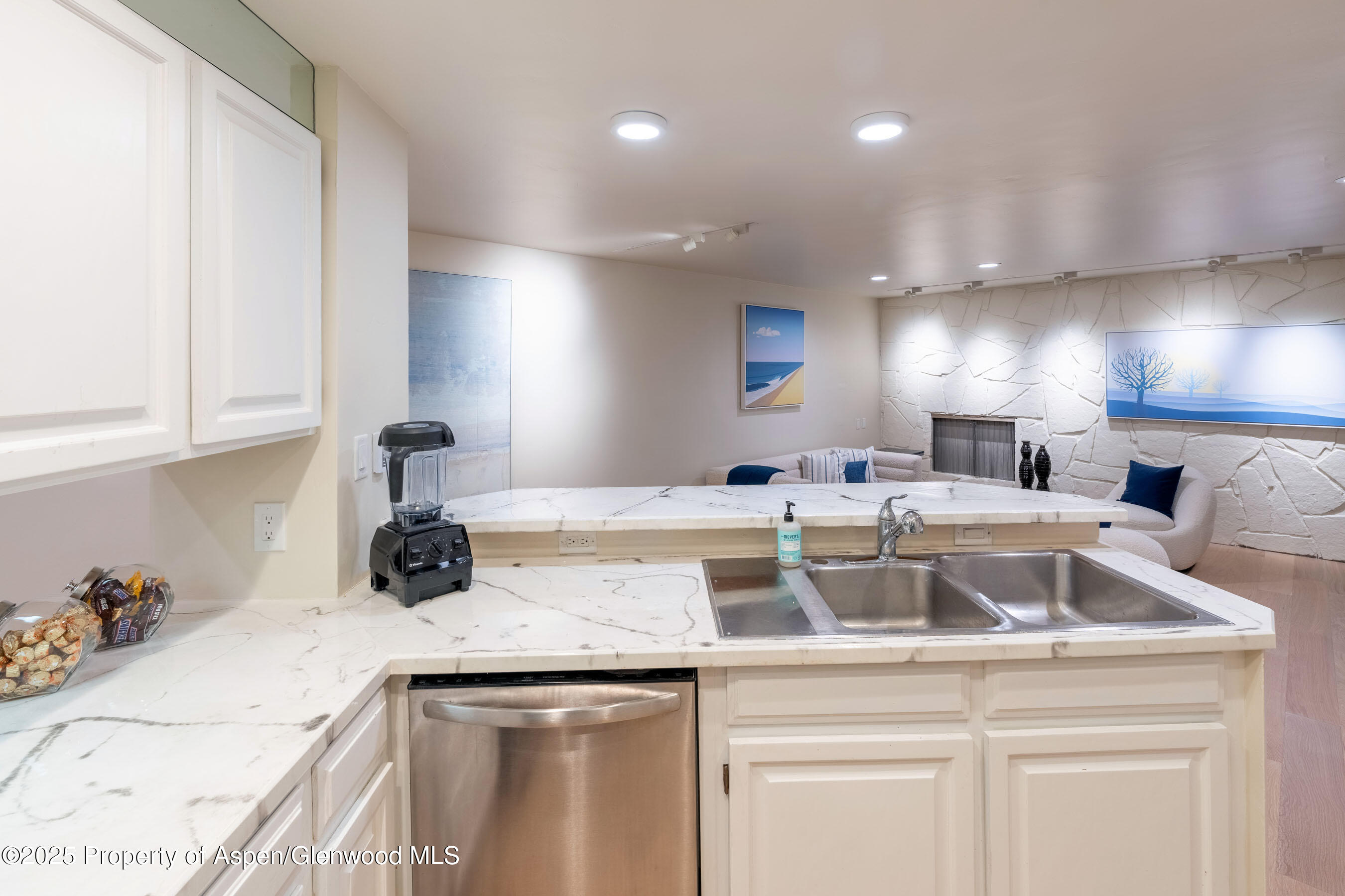 506 W Hallam Street Property Photo 56