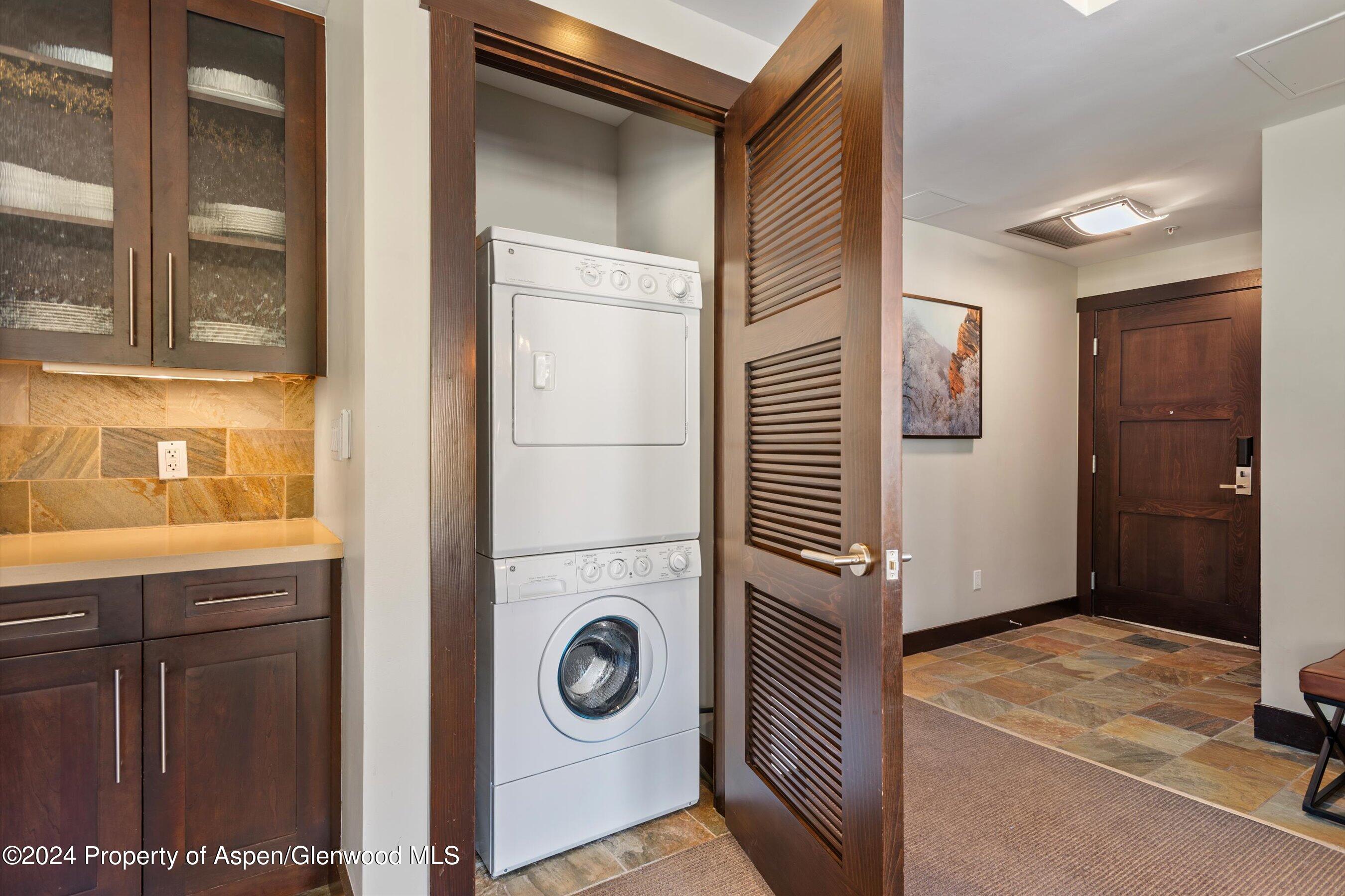 120 Carriage Way, 2201 Property Photo 6