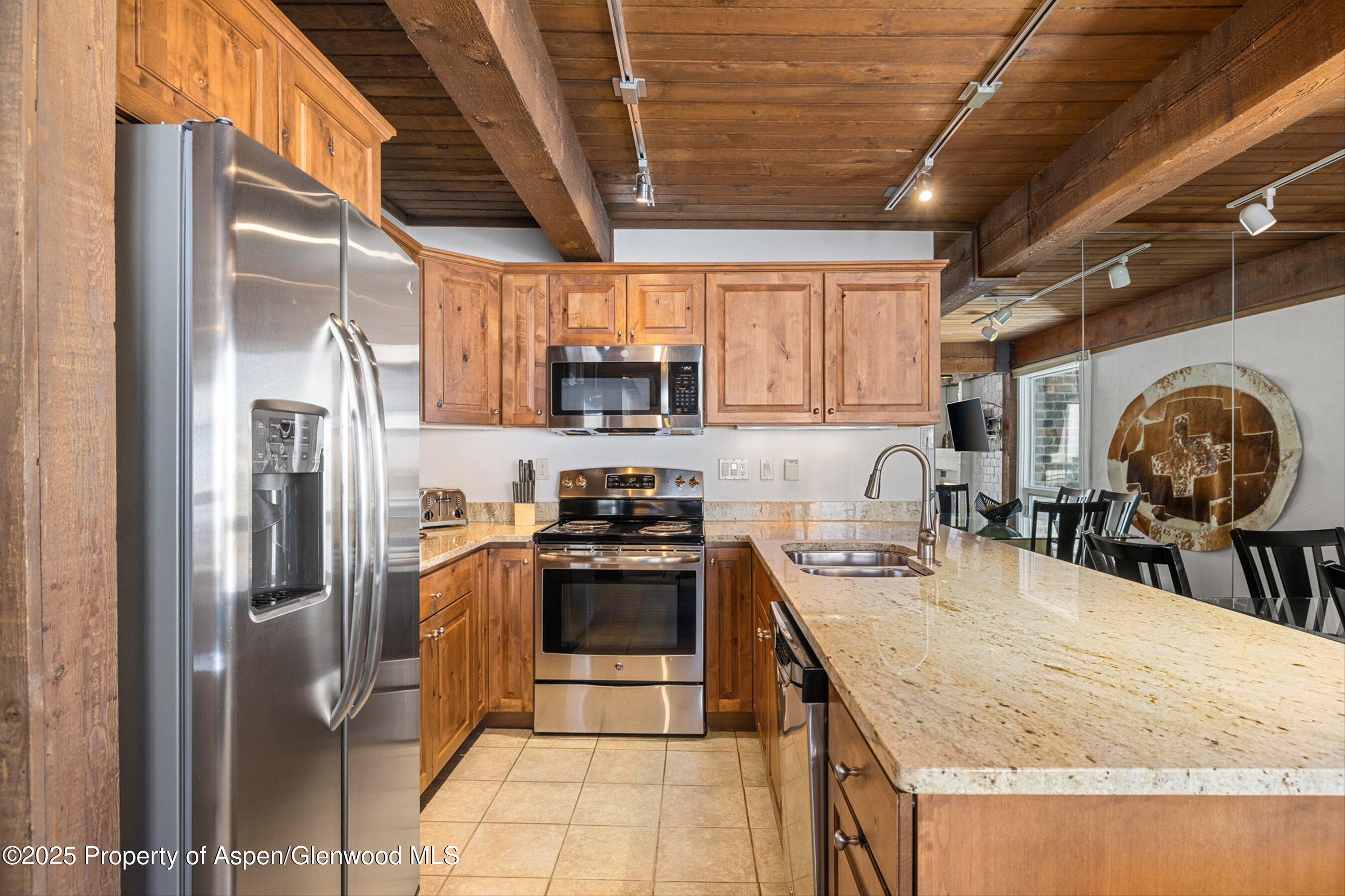 855 Carriage Way, Summit 202 Property Photo 6