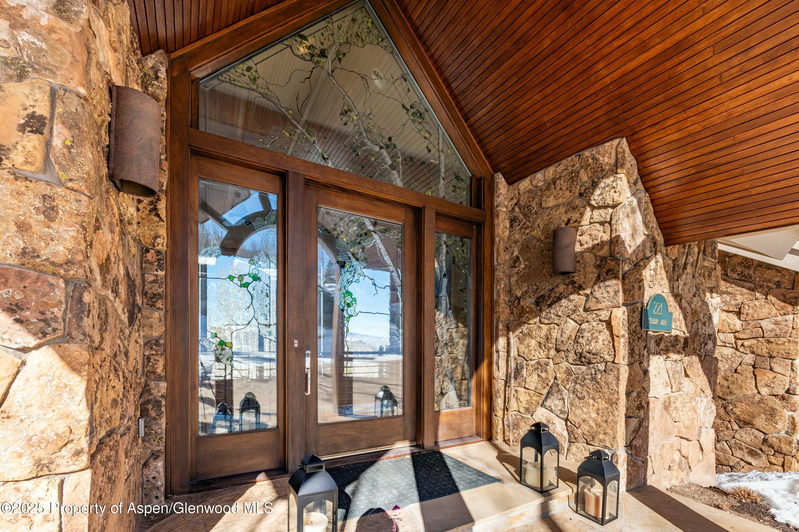 221 Stellar Lane Property Photo 4