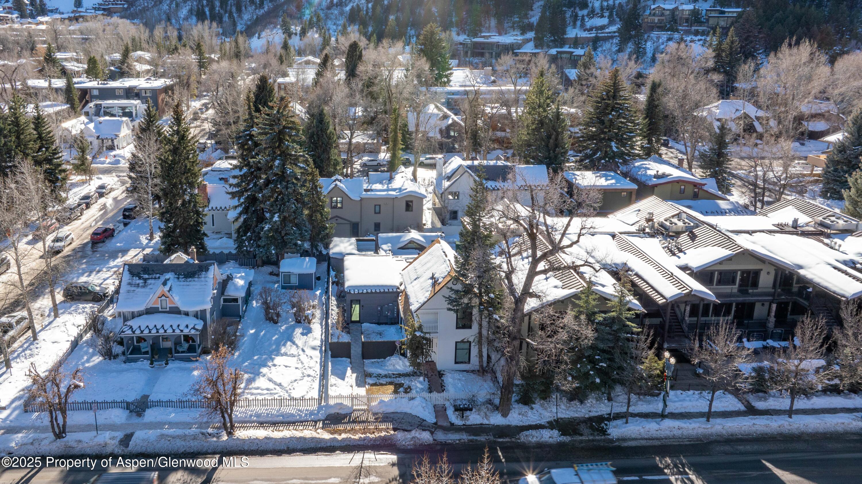 211 W Main Street, 102 Property Photo 17