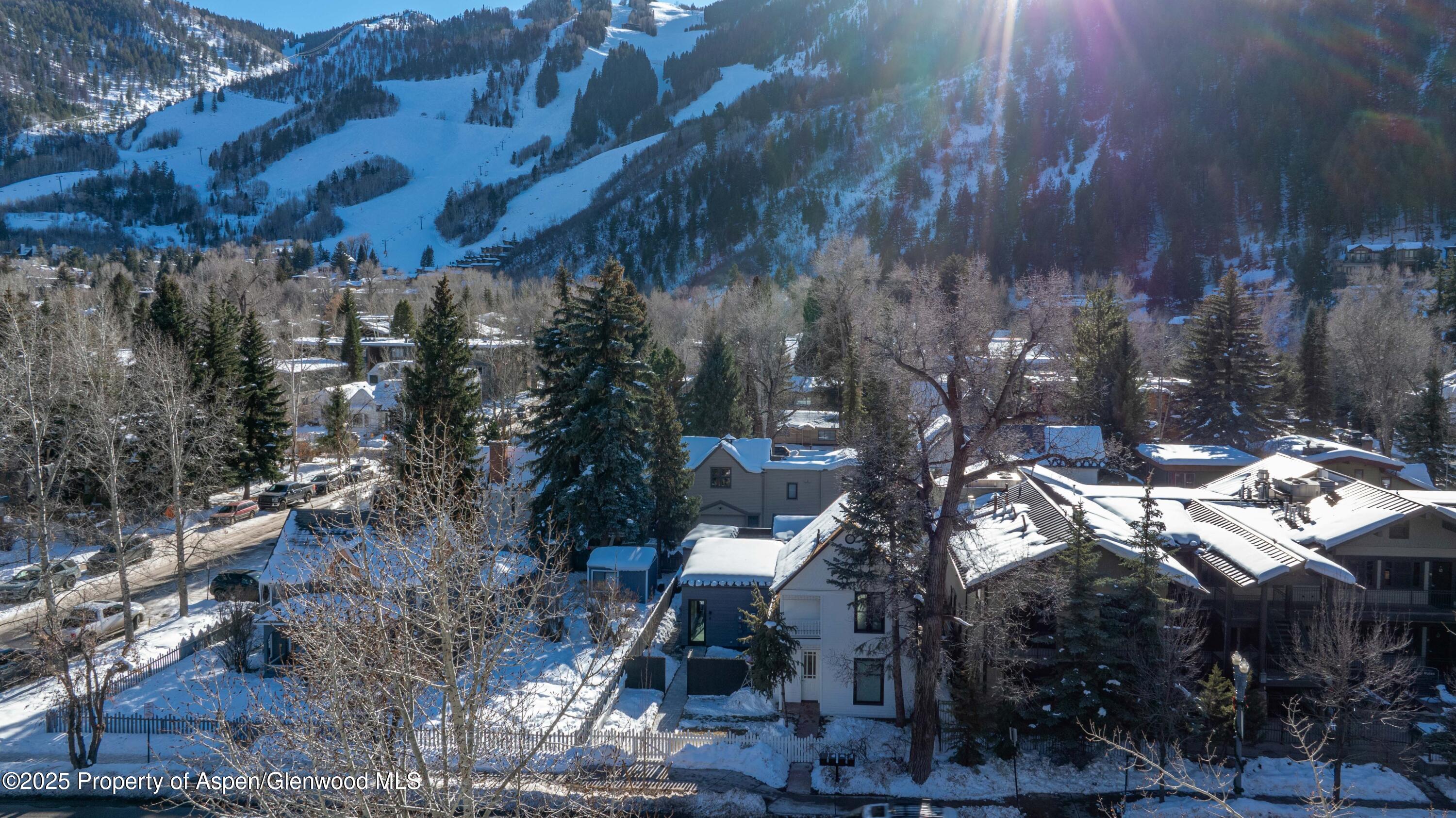 211 W Main Street, 102 Property Photo 18