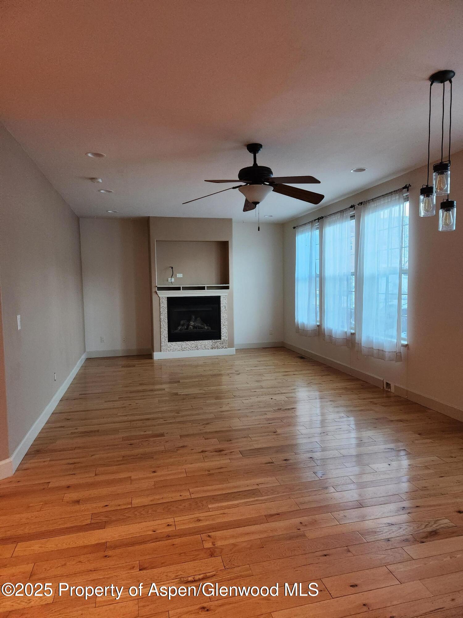 279 Whitehorse Drive Property Photo 2