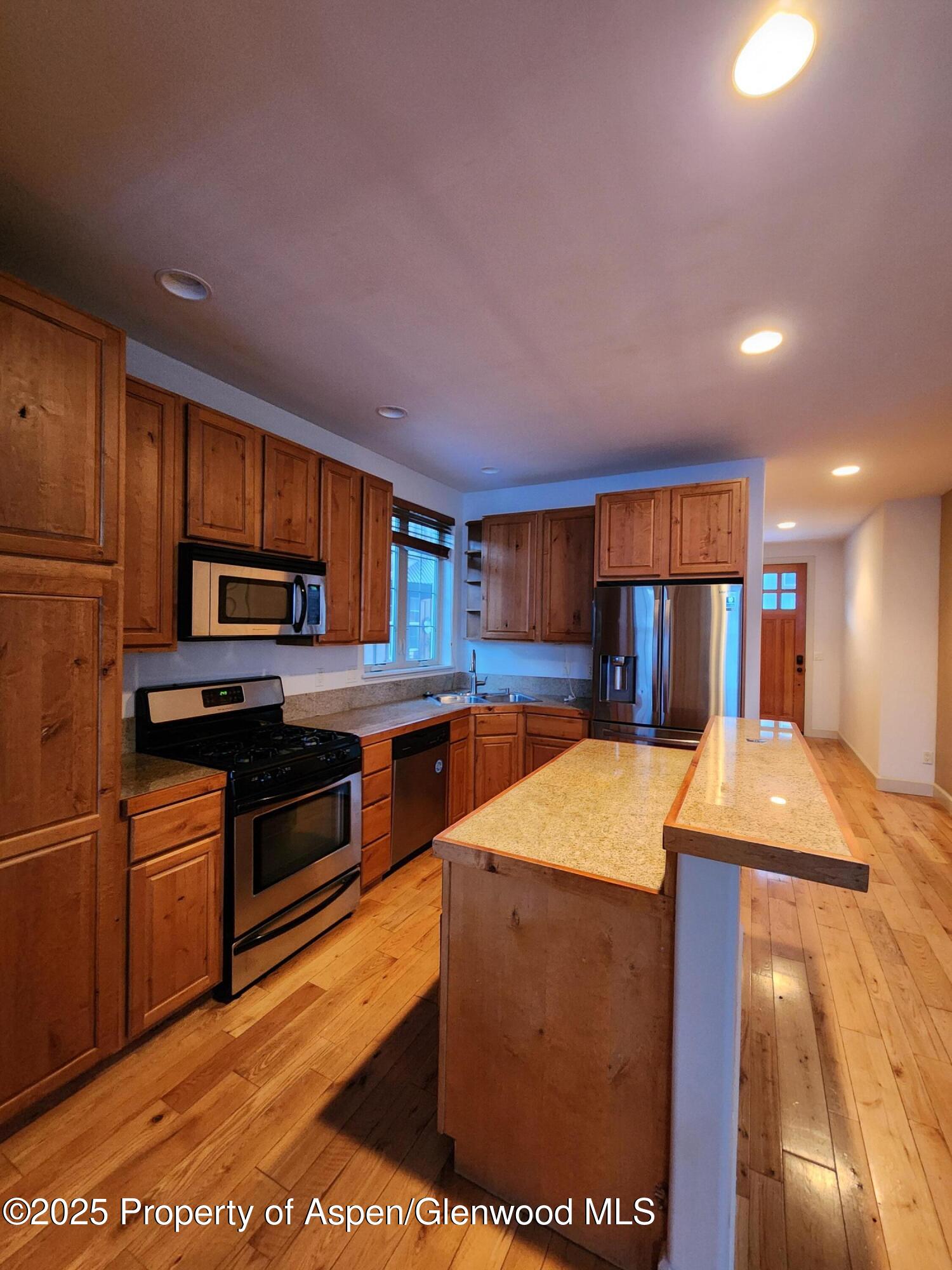 279 Whitehorse Drive Property Photo 3