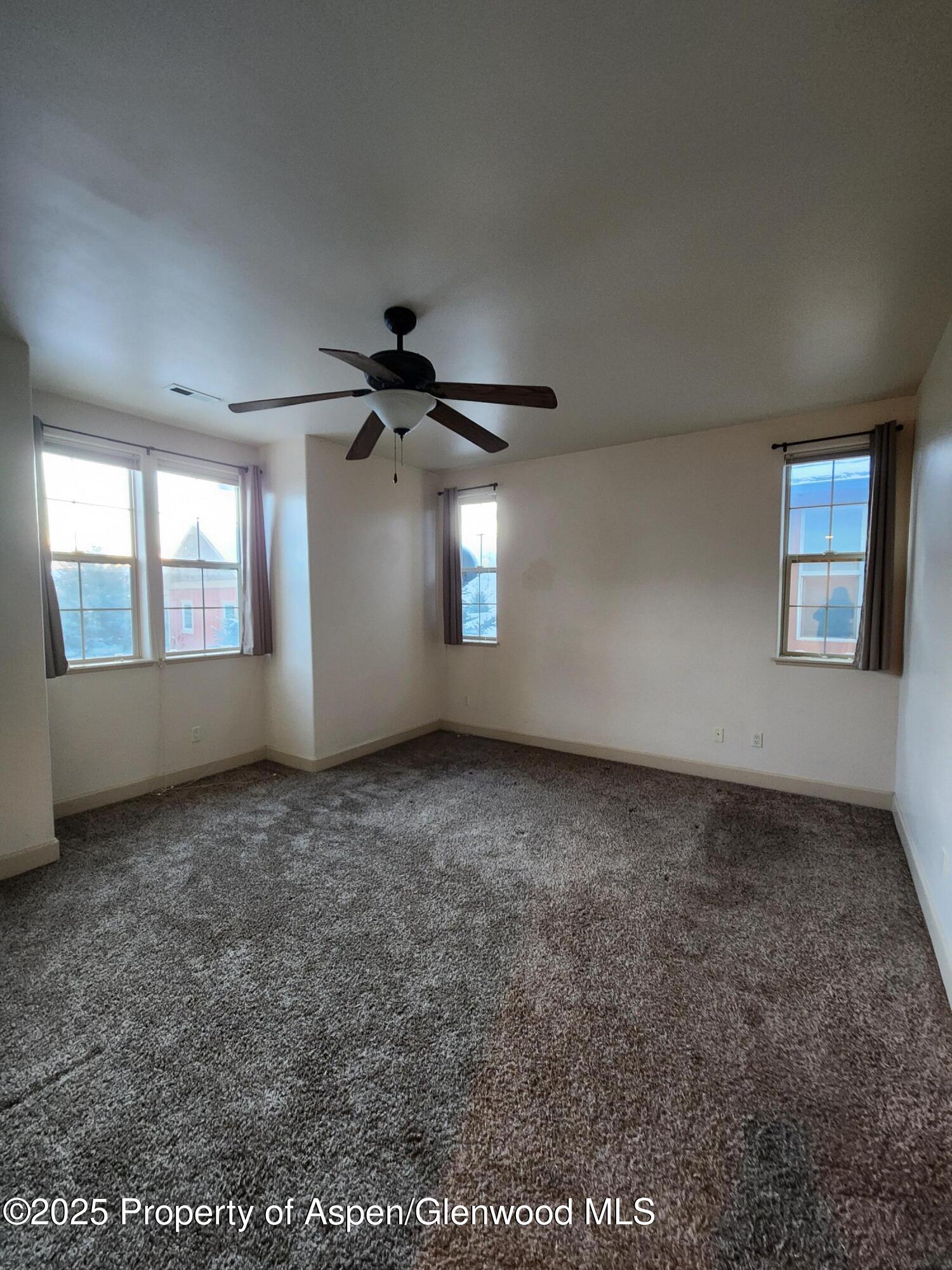 279 Whitehorse Drive Property Photo 8