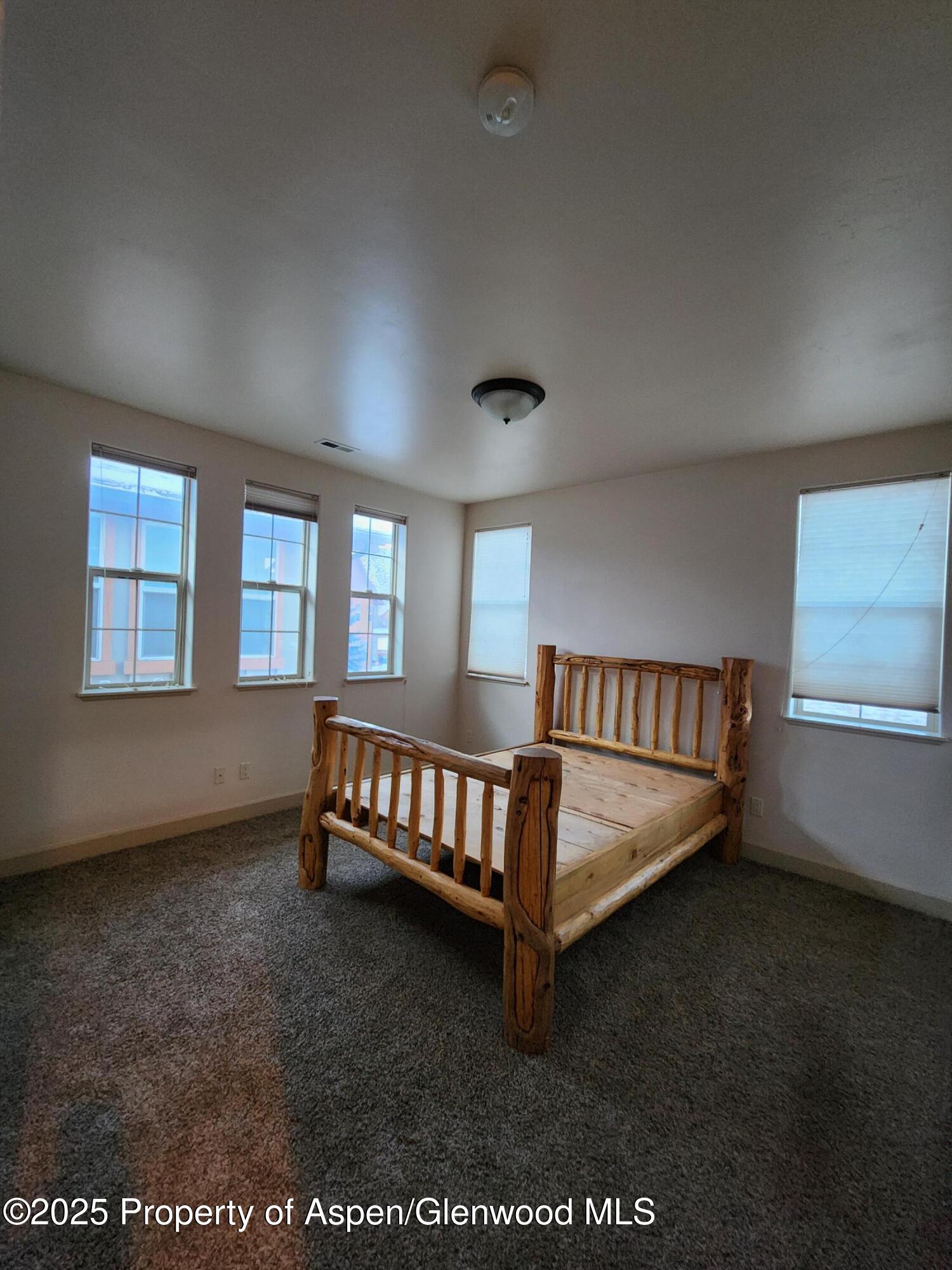 279 Whitehorse Drive Property Photo 14