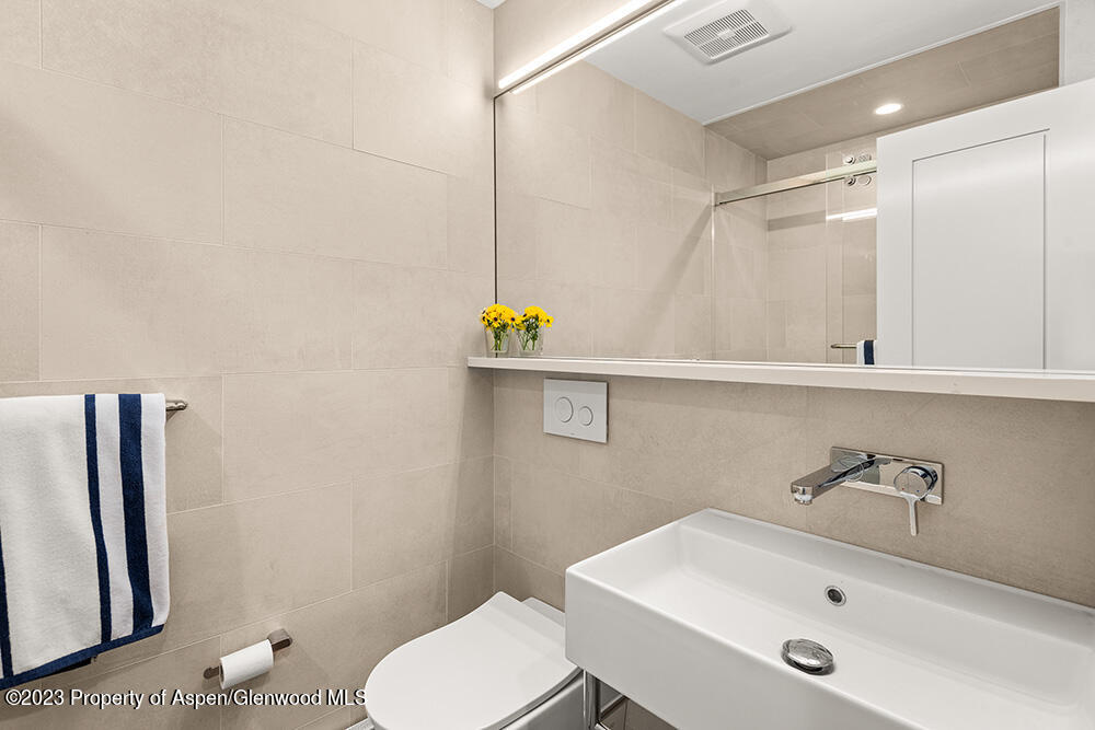 631 S Galena Street, #11 Property Photo 16
