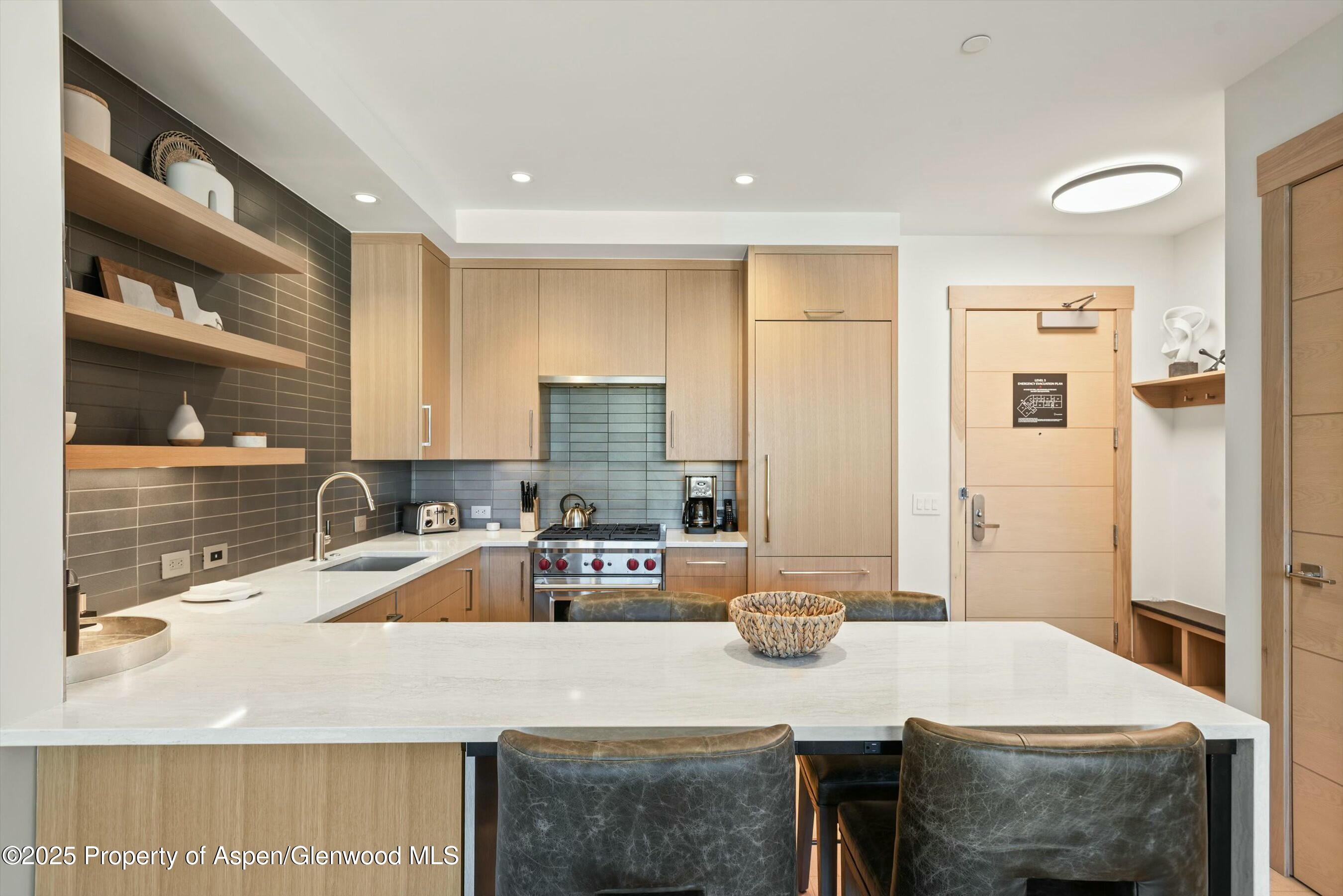 130 Wood Road, 560-562 Property Photo 6