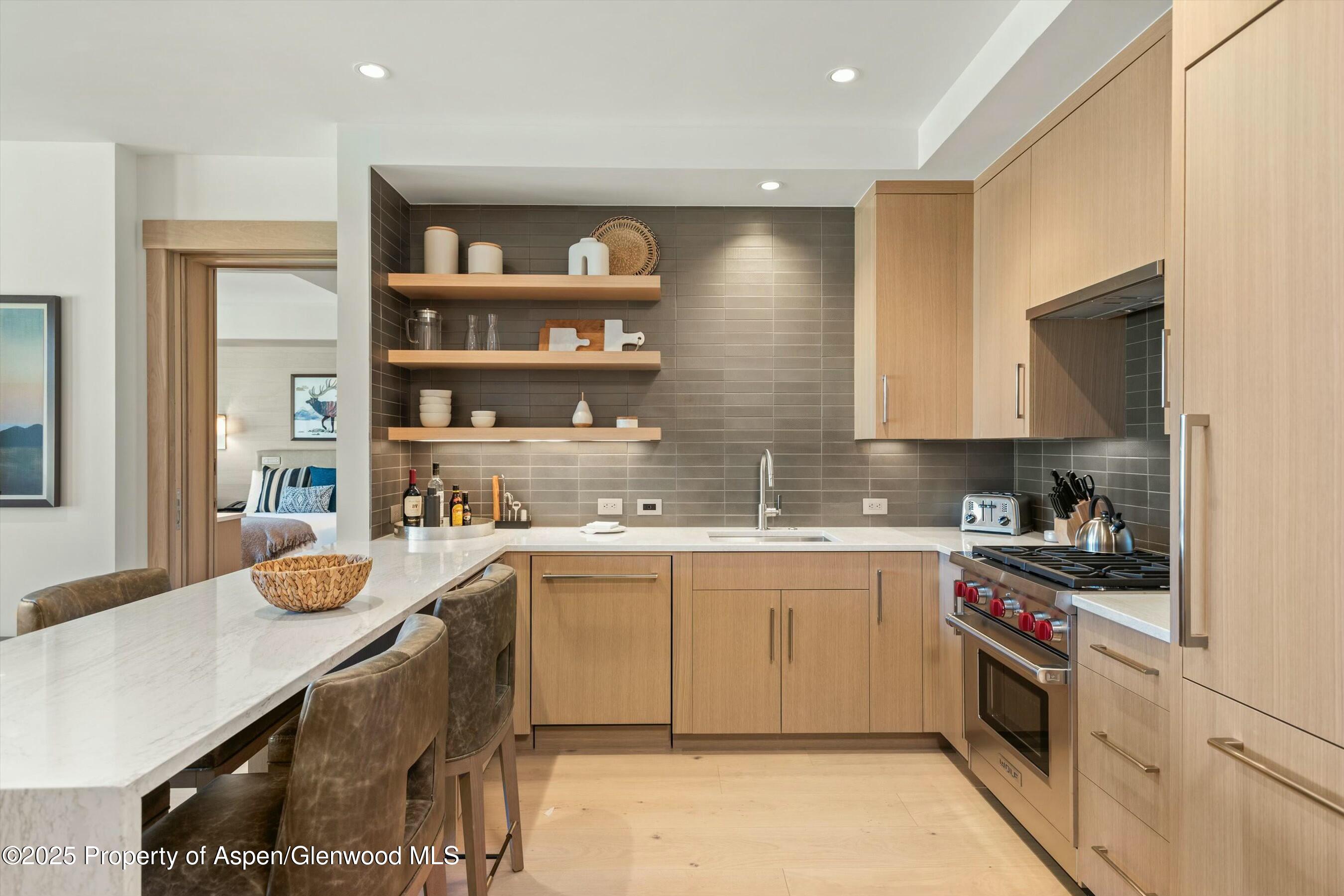 130 Wood Road, 560-562 Property Photo 8