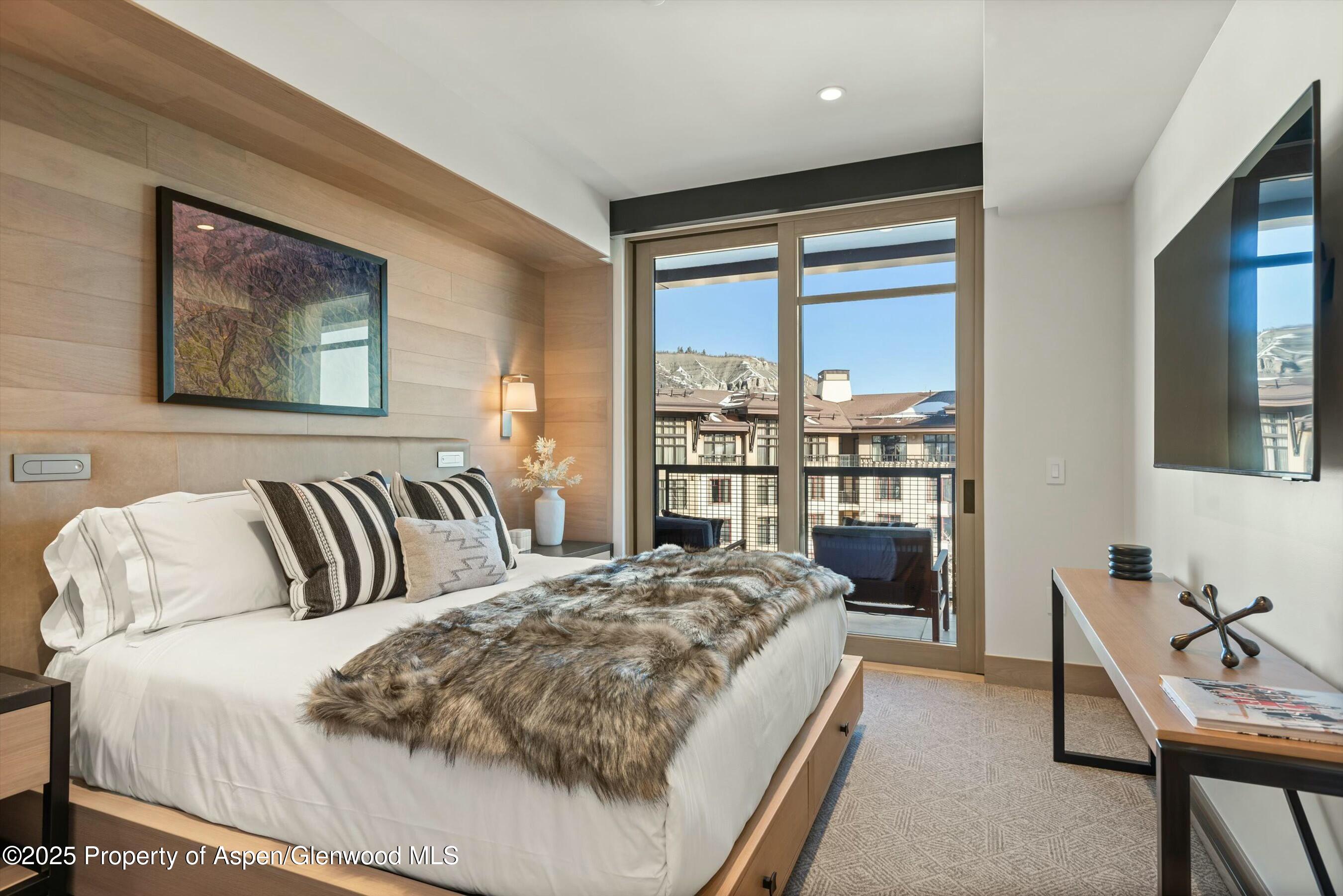 130 Wood Road, 560-562 Property Photo 14