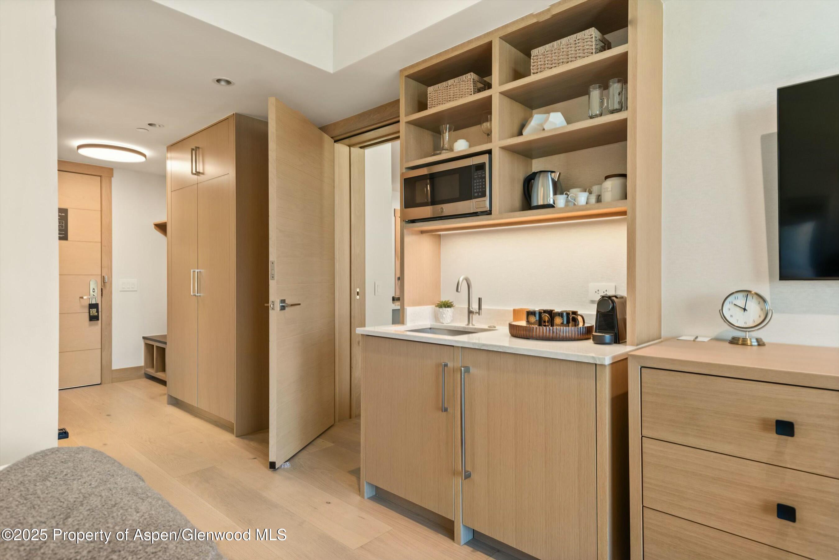 130 Wood Road, 560-562 Property Photo 22