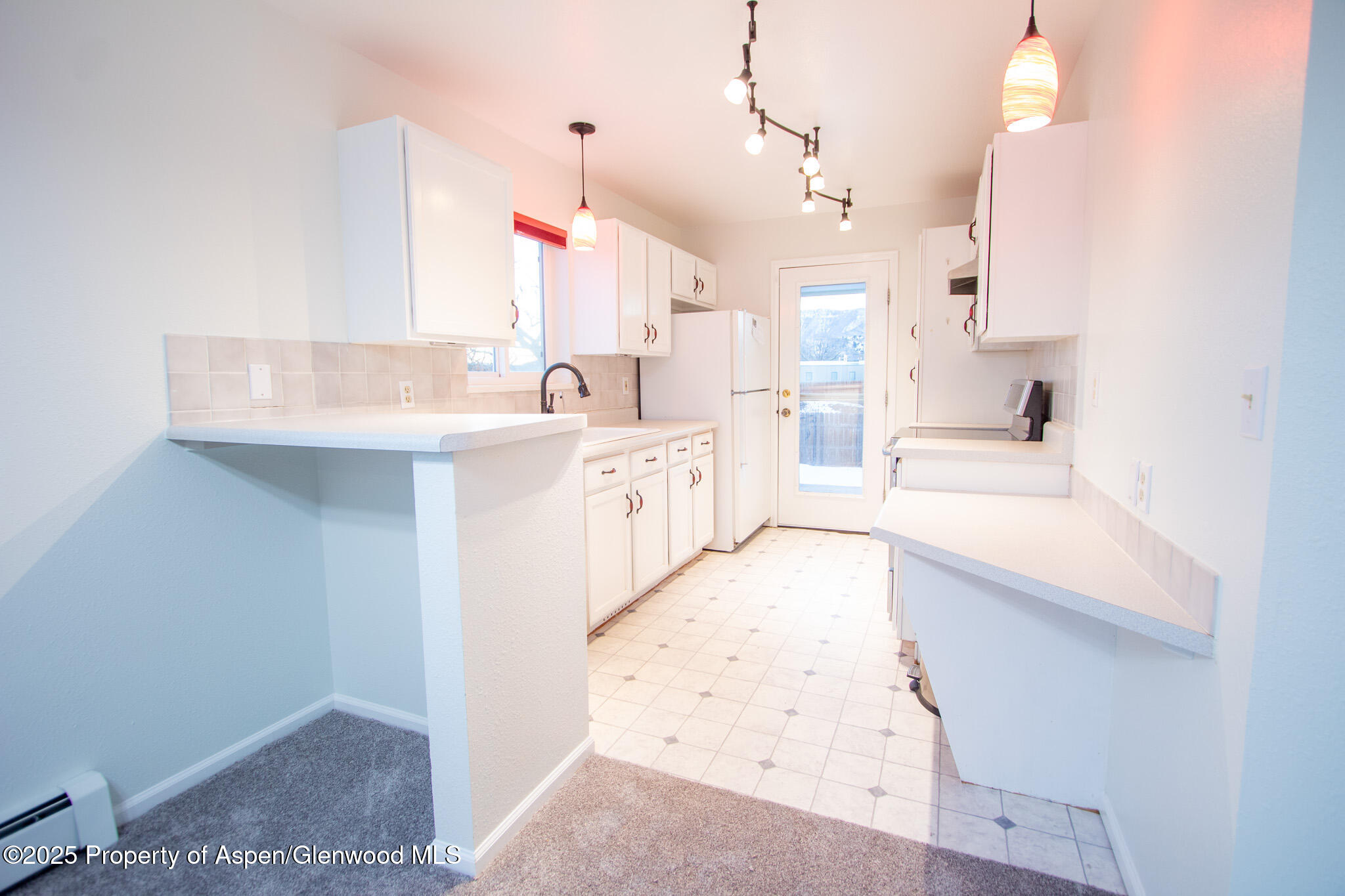 1931 Acacia Avenue Property Photo 6