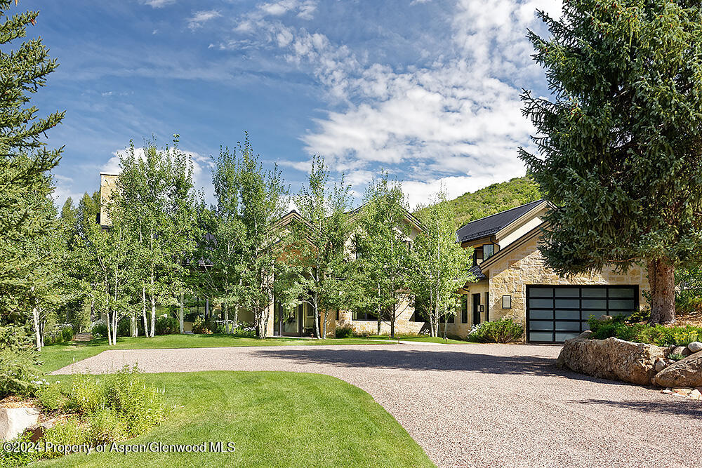 372 Sunnyside Lane Property Photo 1