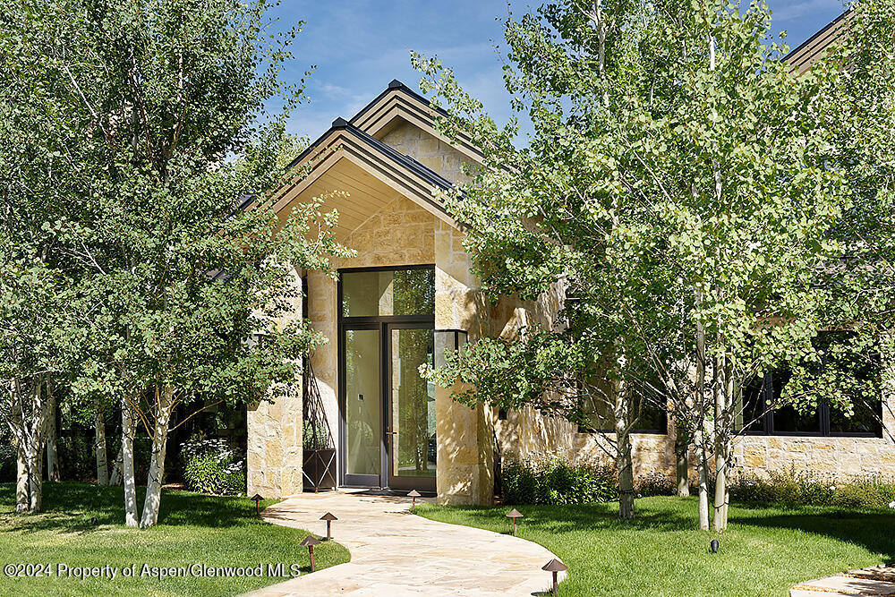 372 Sunnyside Lane Property Photo 2
