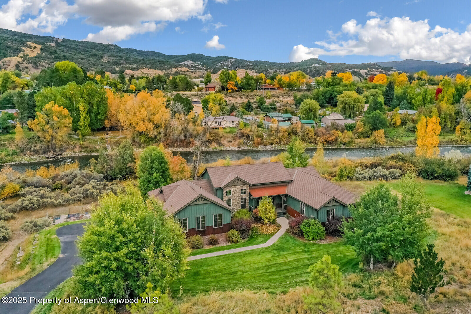 1270 River Bend Way Property Photo