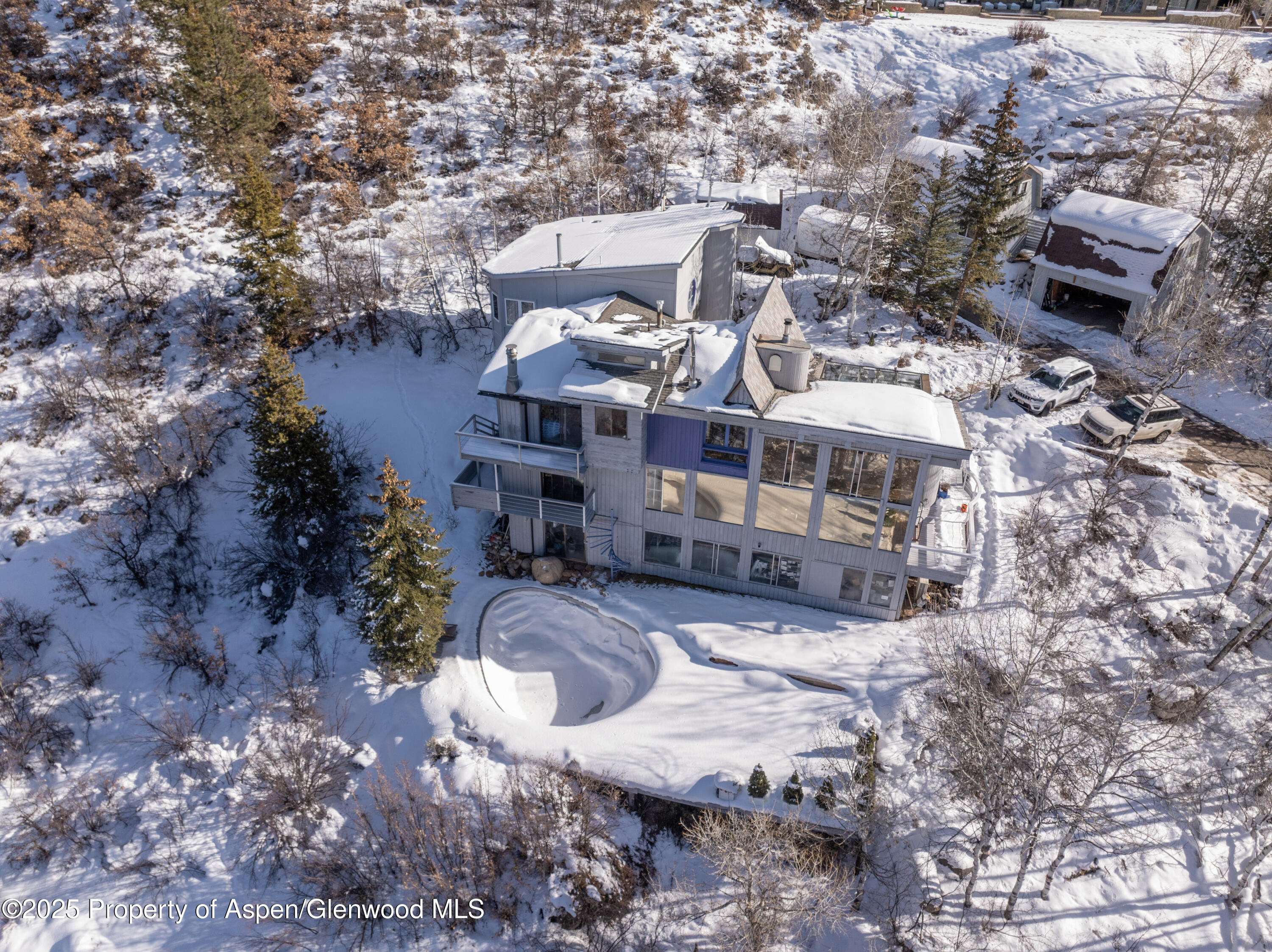 709 N Spruce Street Property Photo 4