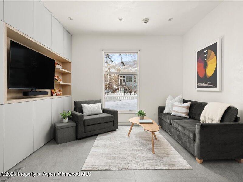 211 W Main Street 101 Property Photo 1