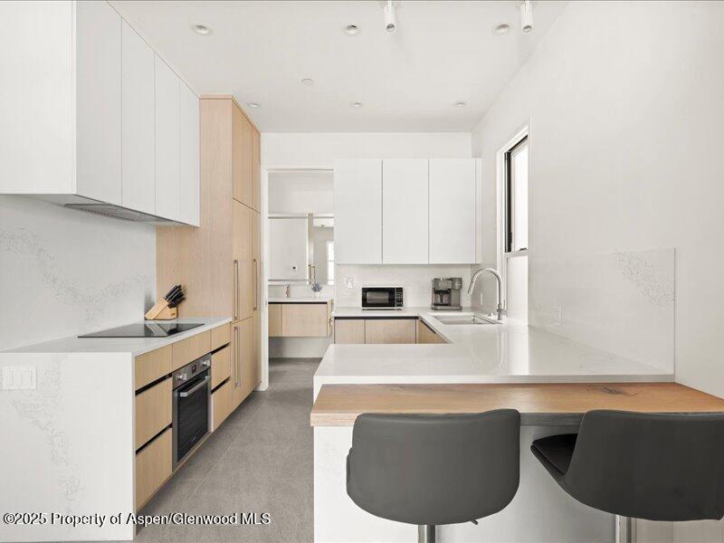 211 W Main Street 101 Property Photo 4