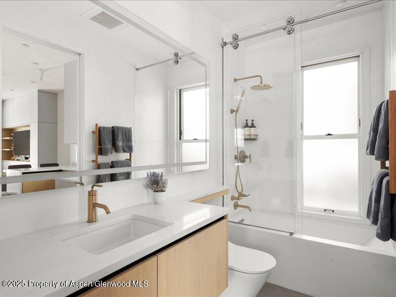 211 W Main Street 101 Property Photo 8