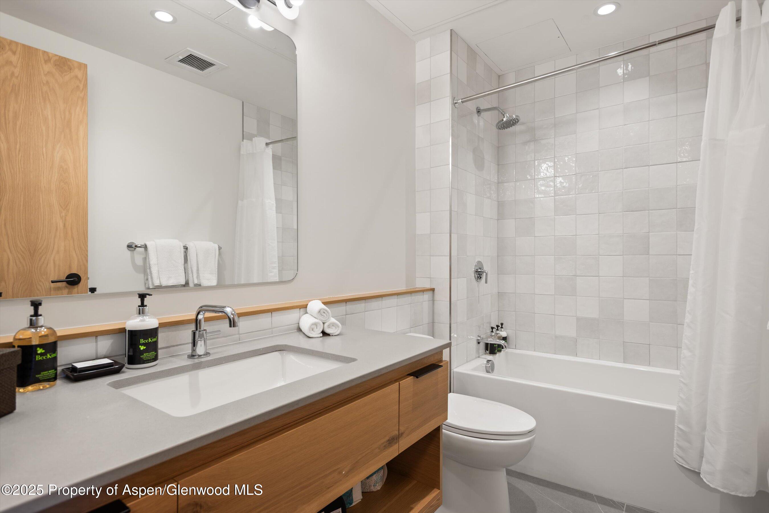 119 Wood Road, Unit 206 Property Photo 10