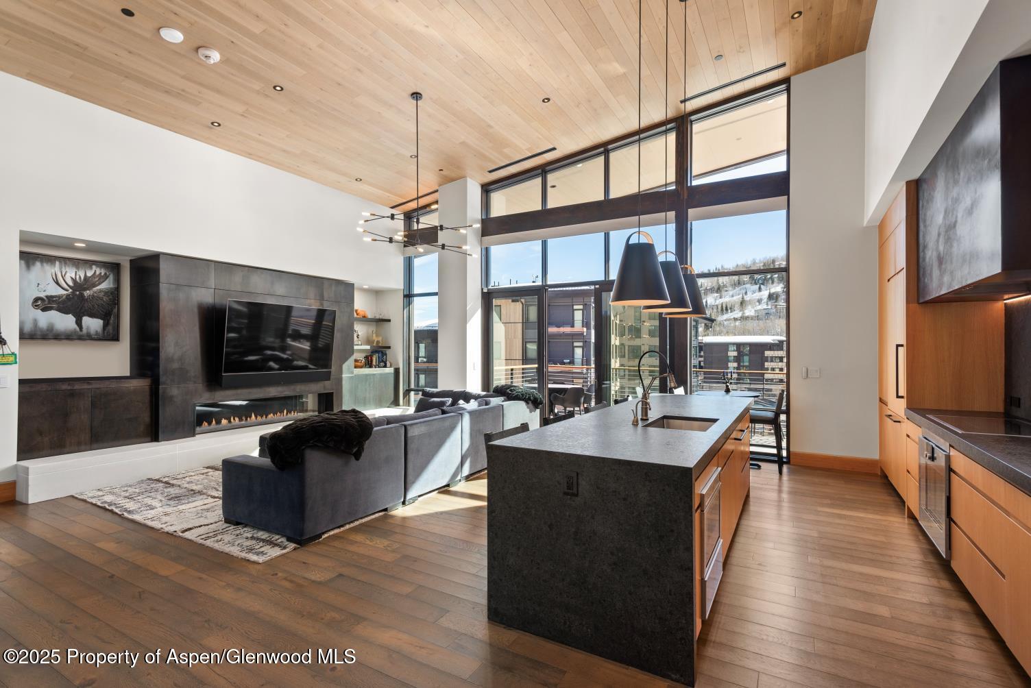 77 WOOD Road, 706