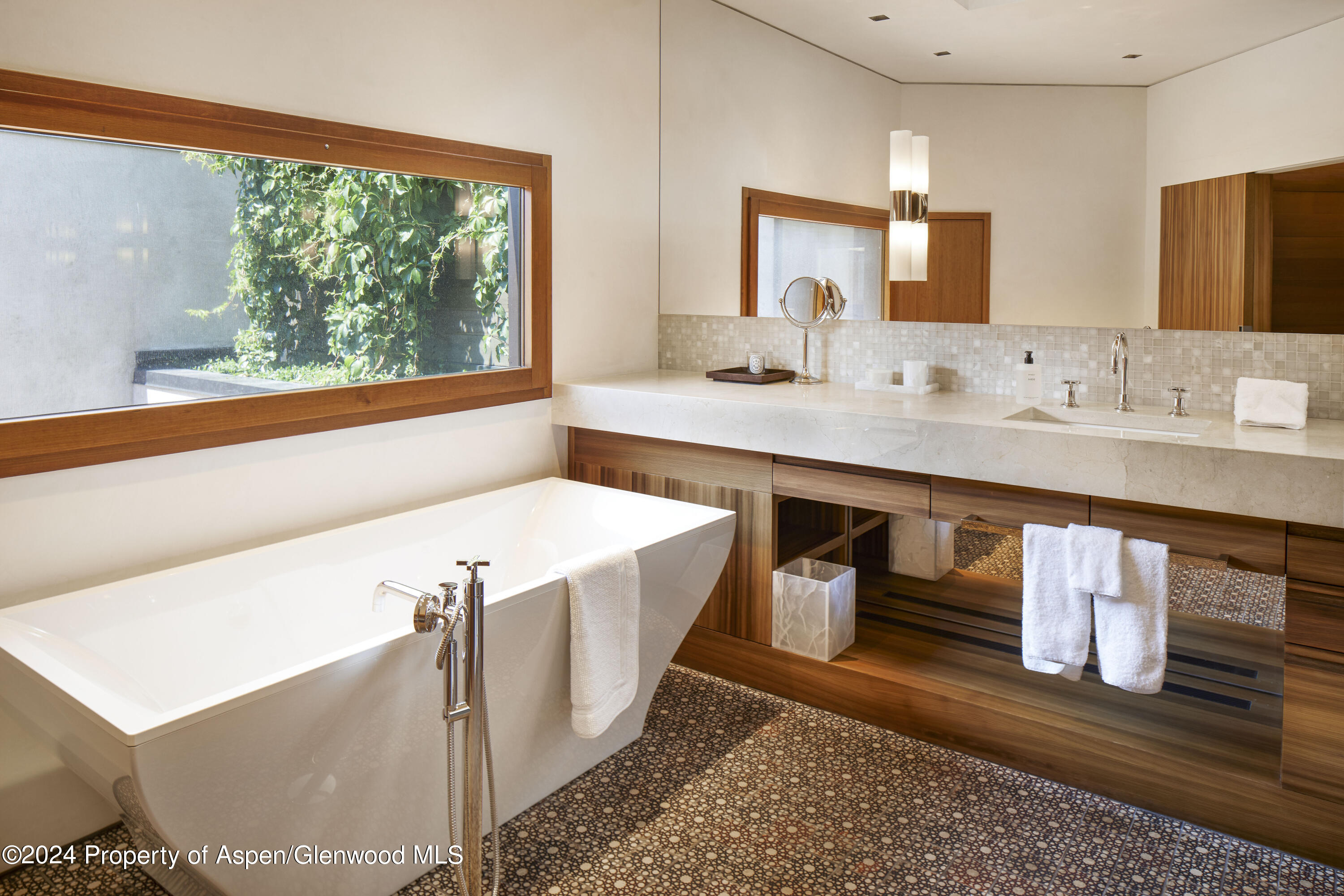 255 Conundrum Creek Road Property Photo 7