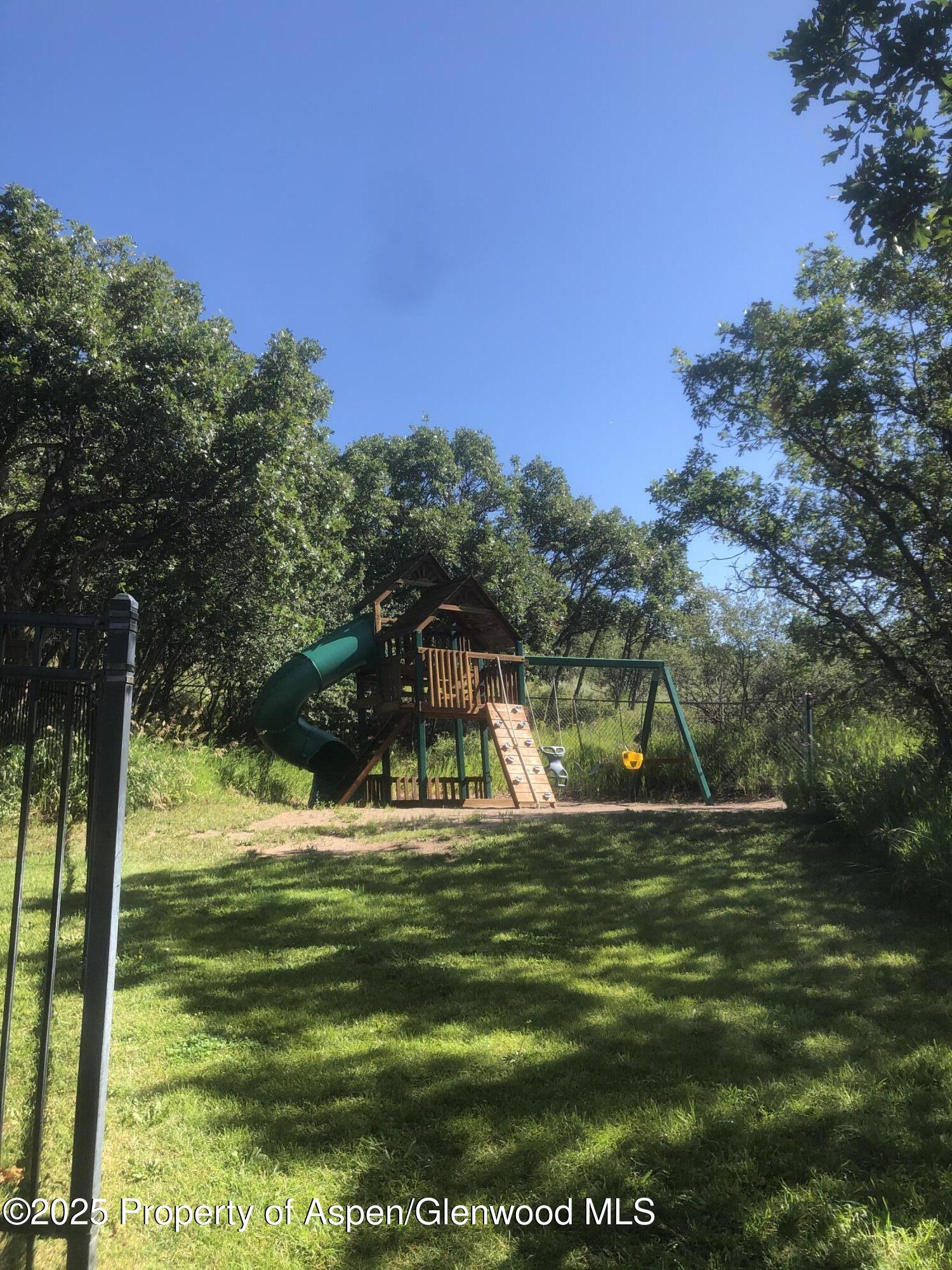 450 Green Meadow Drive Property Photo 23