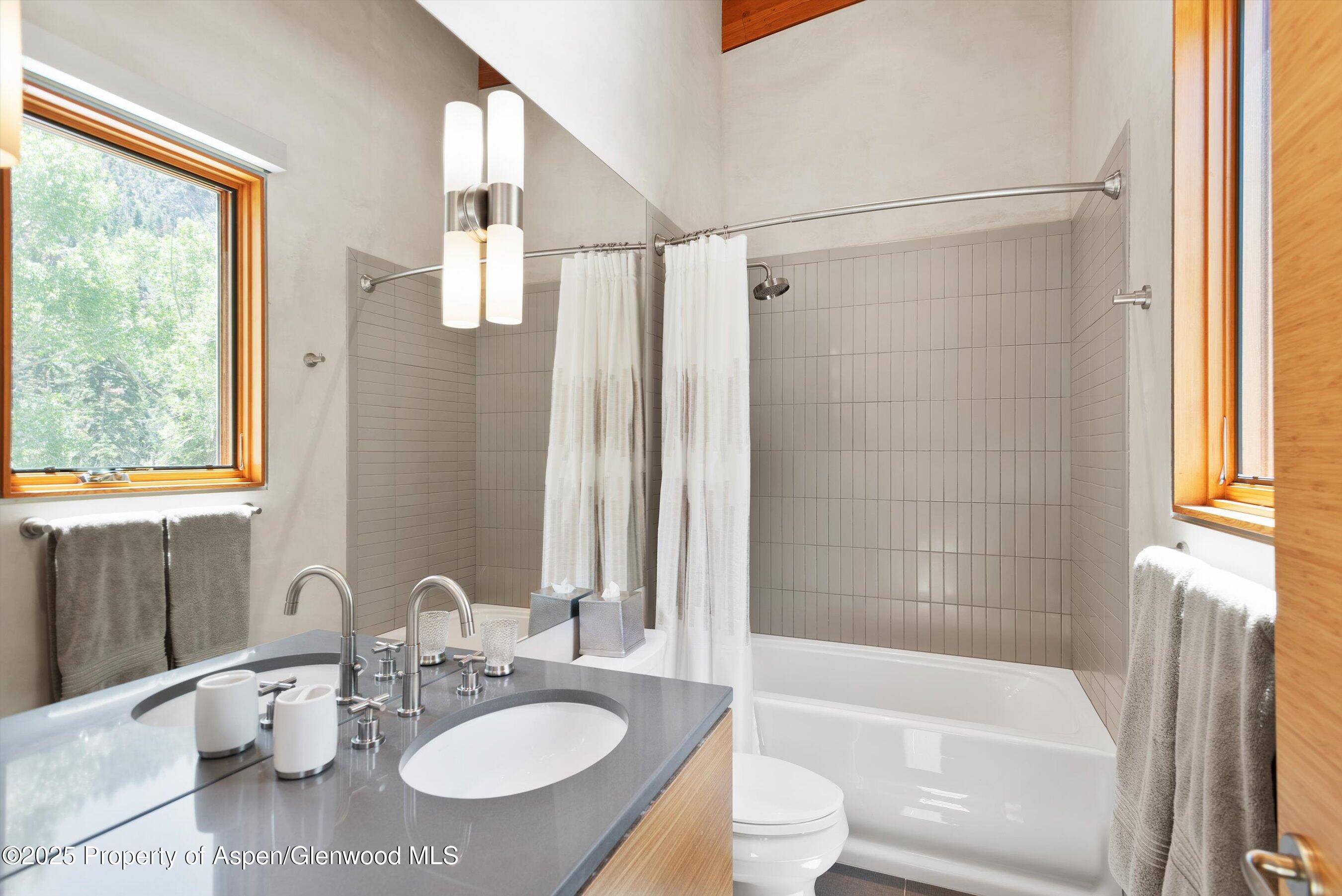 2556 Lower River Road Property Photo 17
