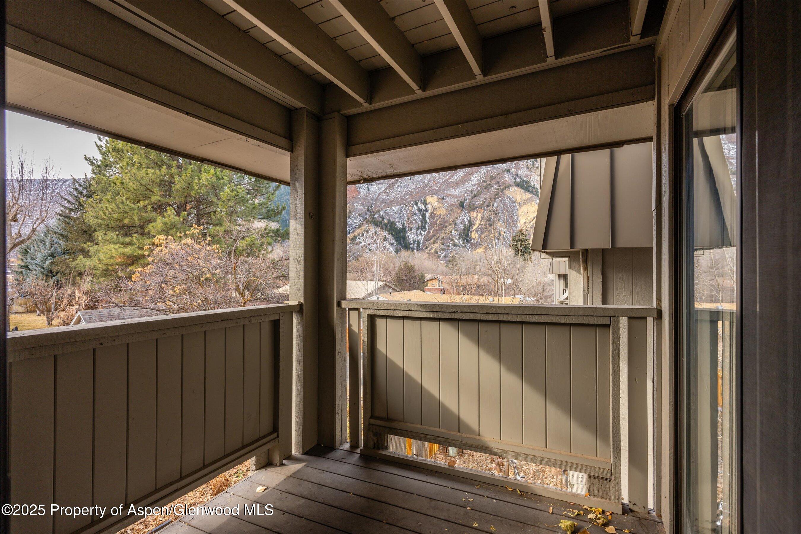 1527 Blake Ave, 209 Property Photo 6
