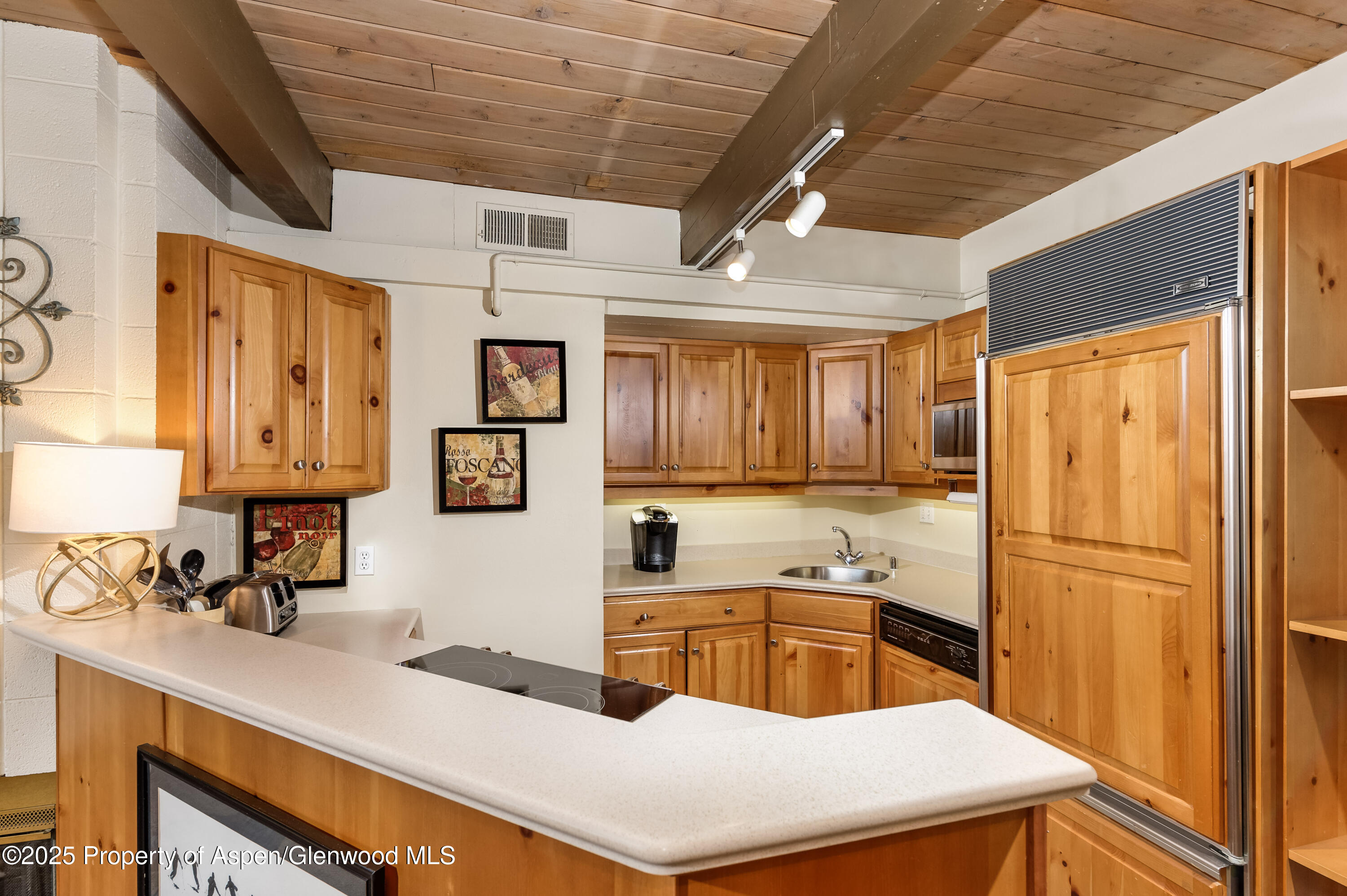 600 Carriage Way, J14 Property Photo 5