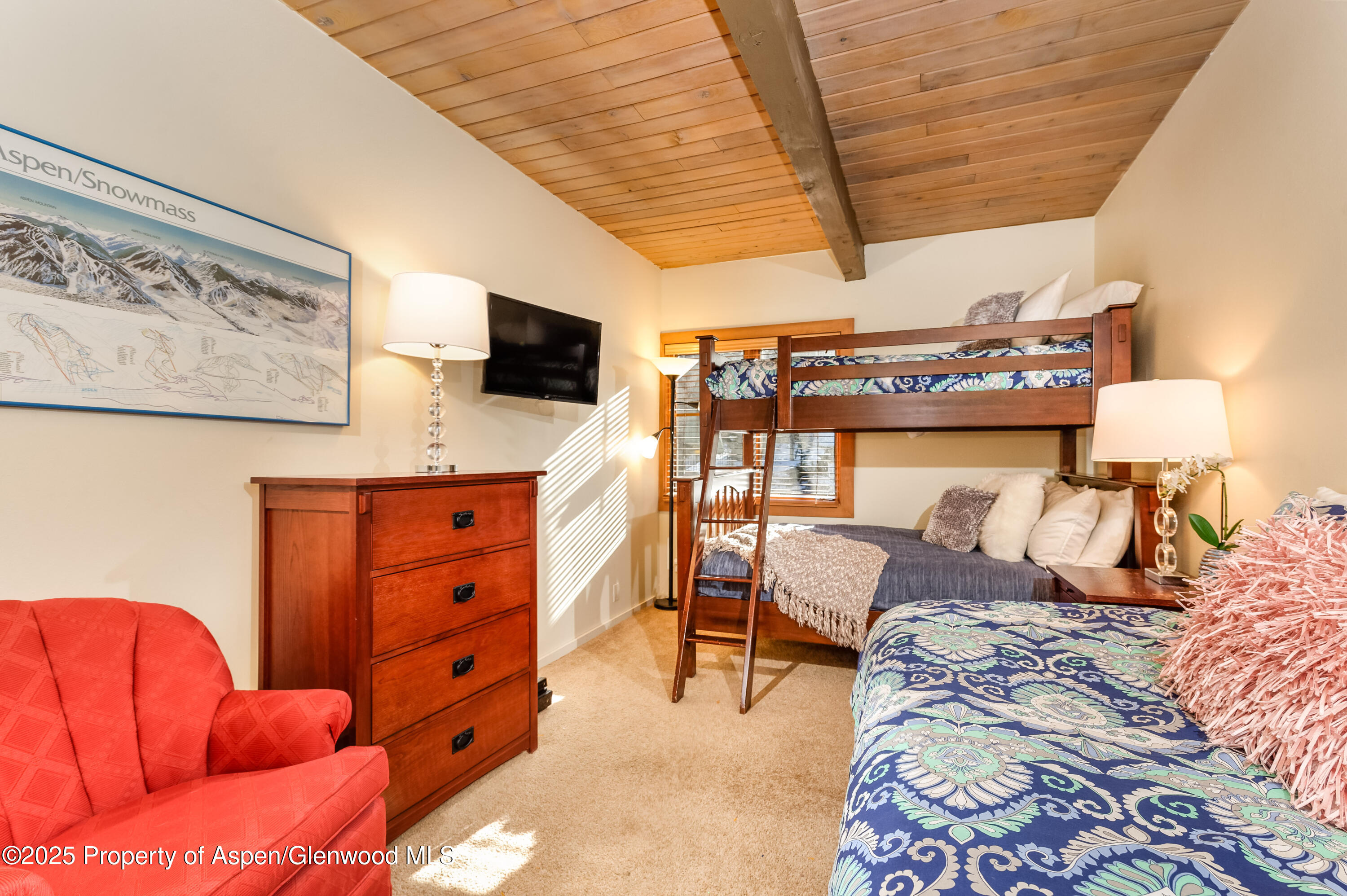 600 Carriage Way, J14 Property Photo 8