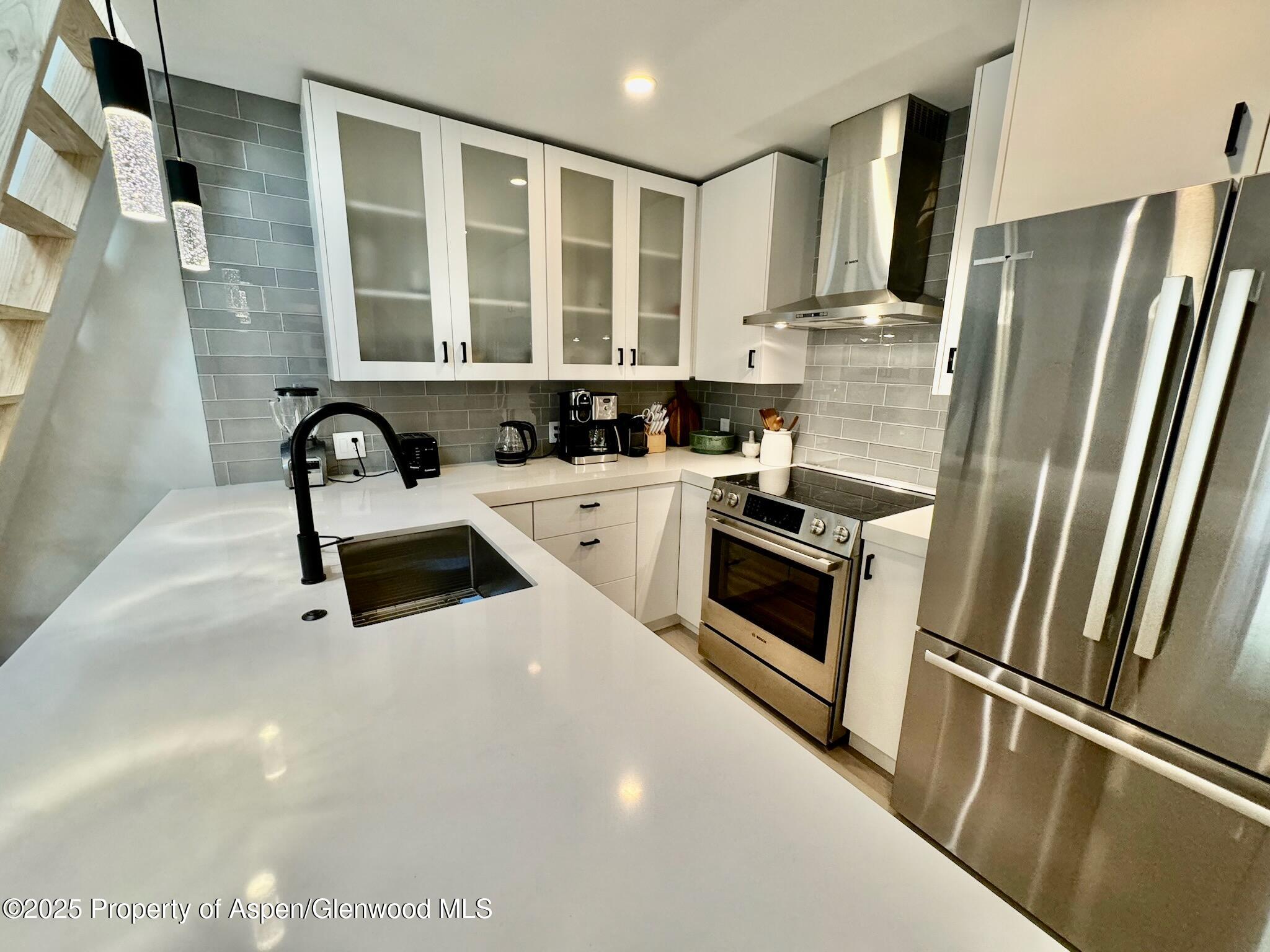910 W Hallam Street, 9 Property Photo 6