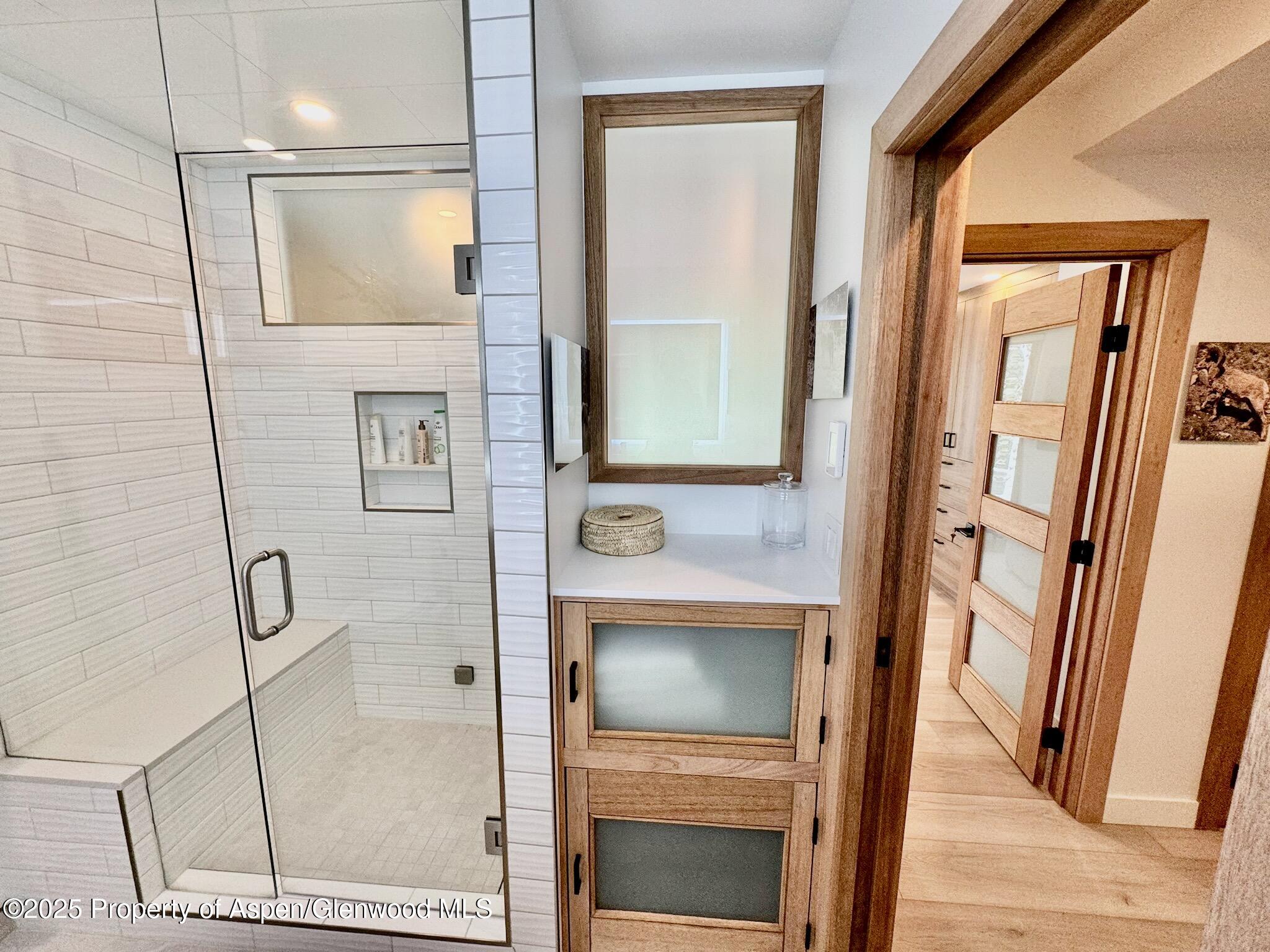 910 W Hallam Street, 9 Property Photo 8
