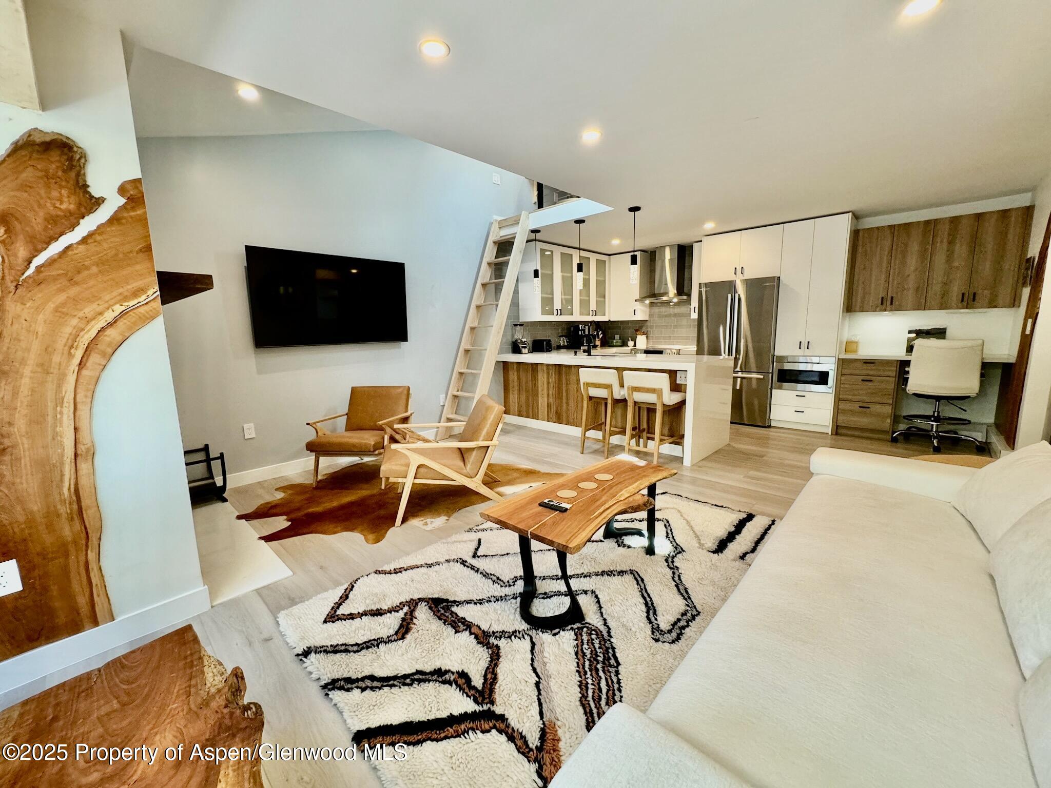910 W Hallam Street, 9 Property Photo 10