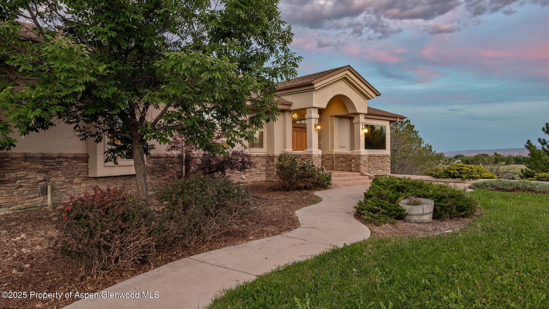 2426 H Road Property Photo 2