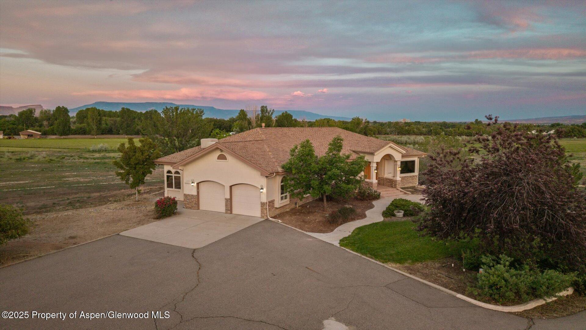 2426 H Road Property Photo 3