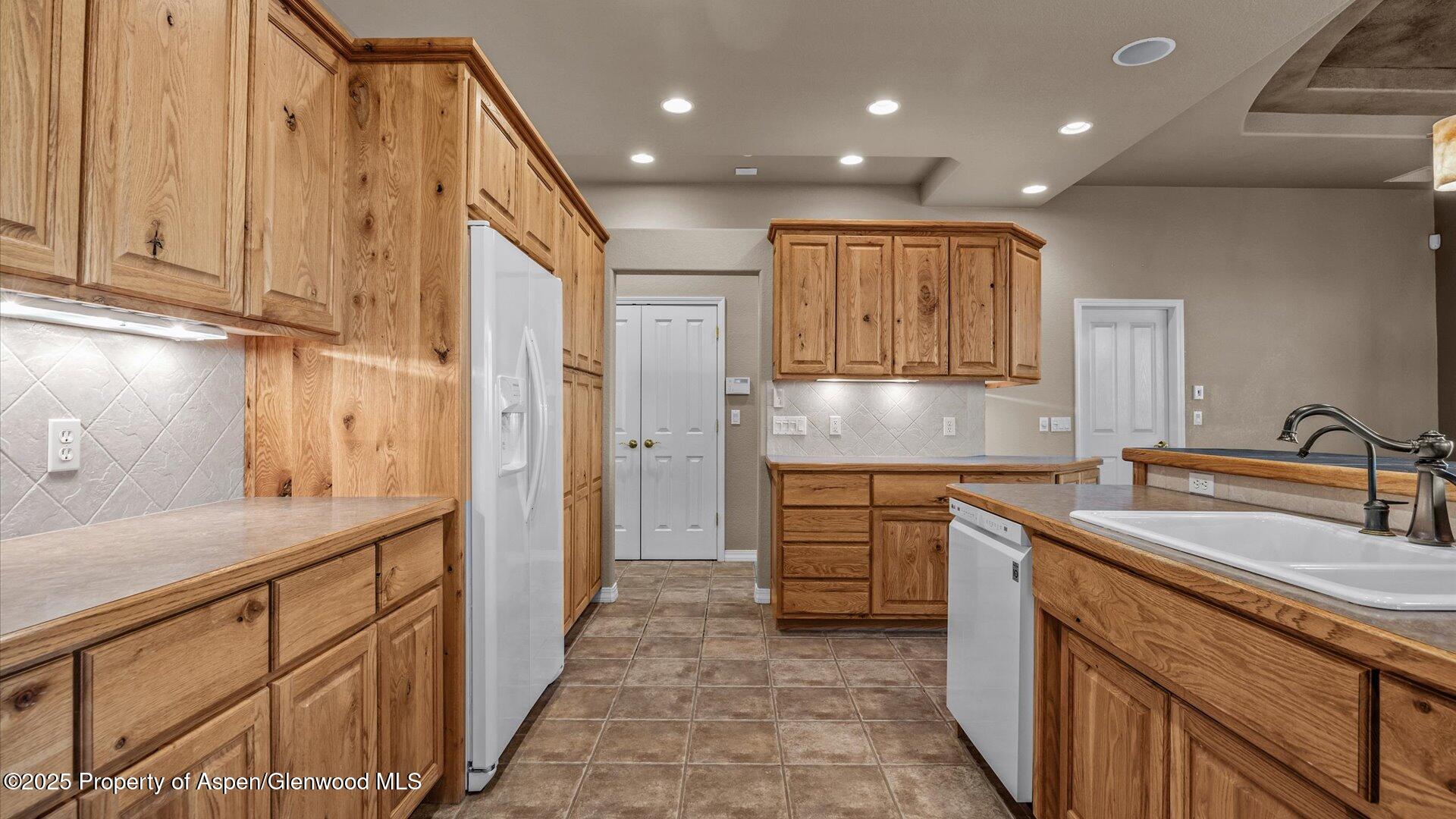 2426 H Road Property Photo 10
