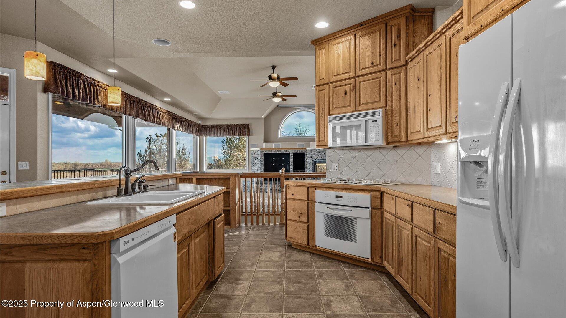 2426 H Road Property Photo 12