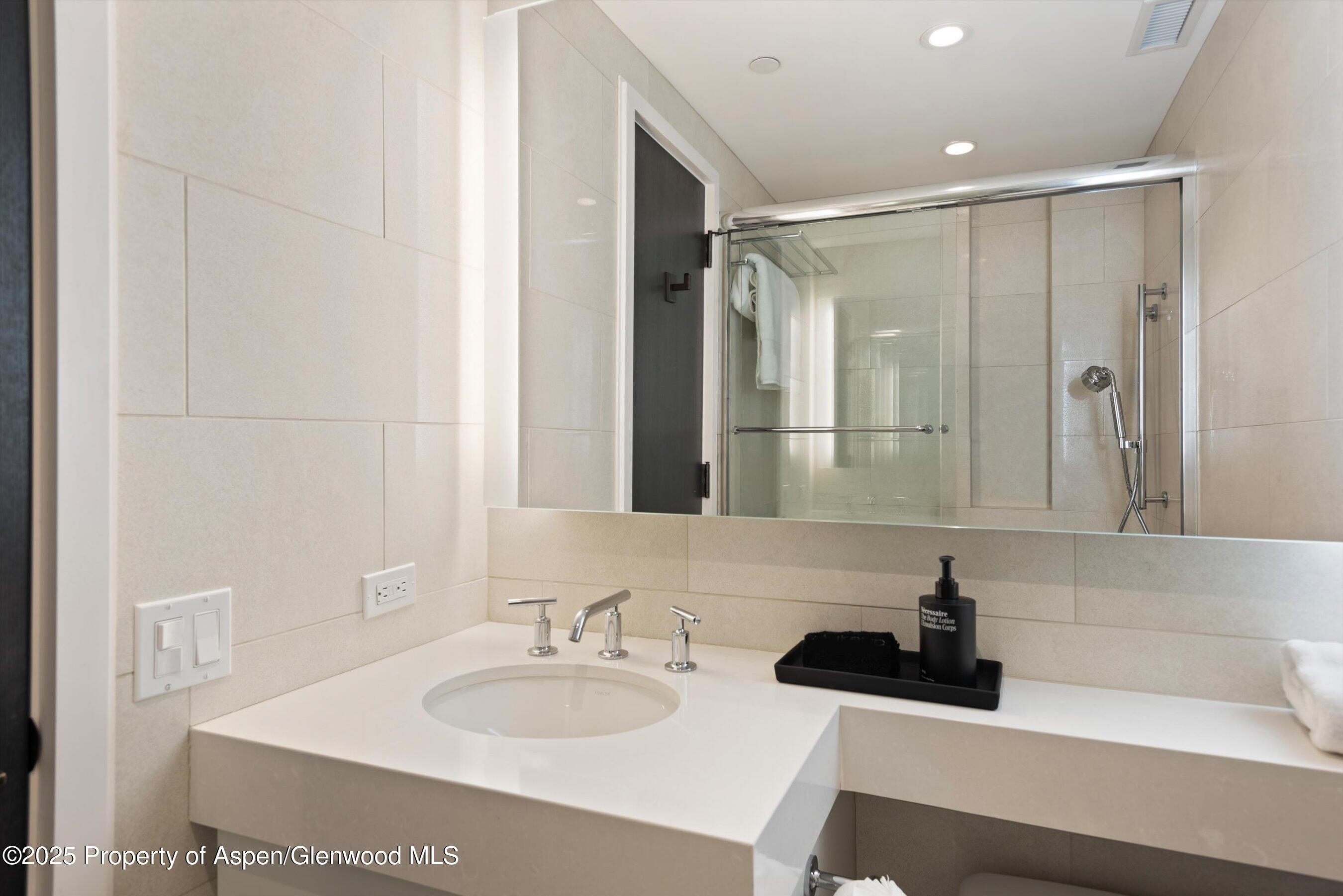 730 S Galena Street Property Photo 28