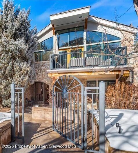 990 E Hopkins Avenue, 8 Property Photo