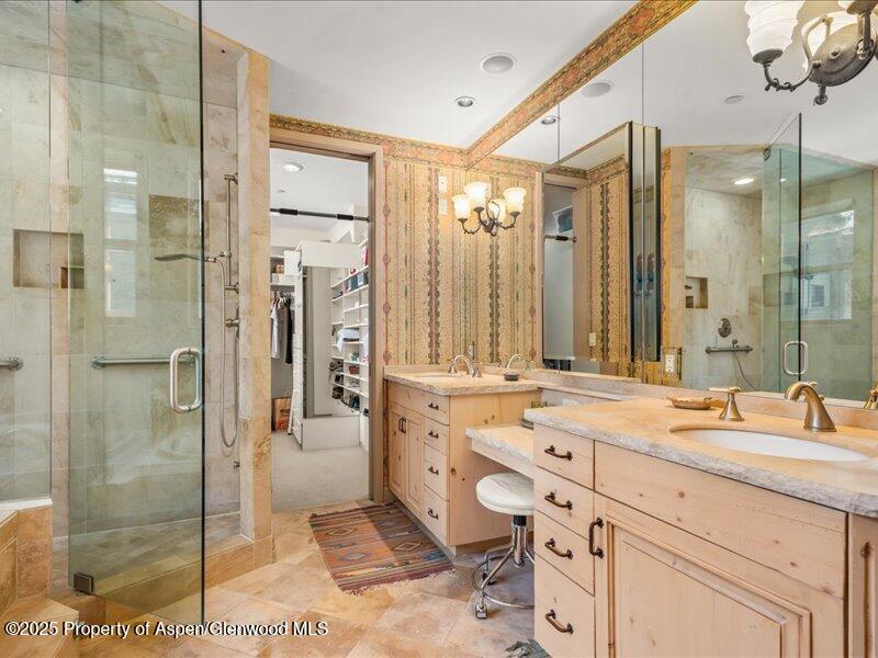 990 E Hopkins Avenue, 8 Property Photo 11