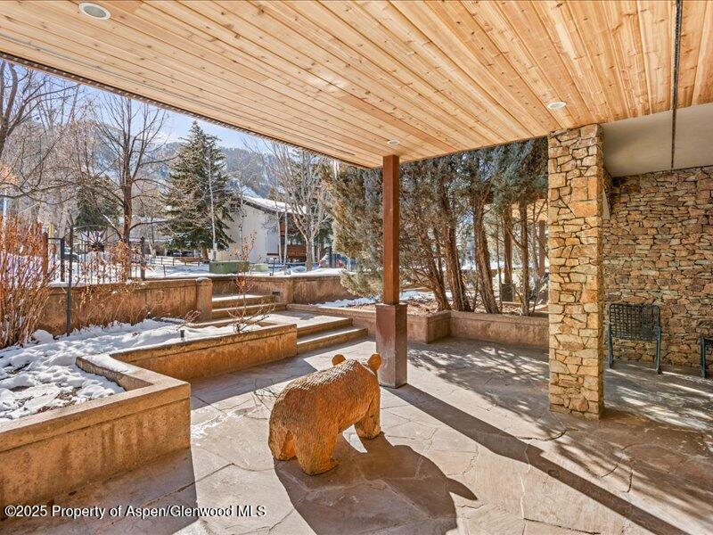 990 E Hopkins Avenue, 8 Property Photo 13