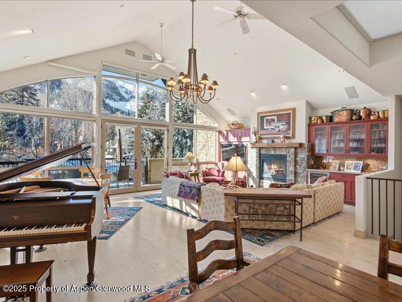 990 E Hopkins Avenue, 8 Property Photo 18
