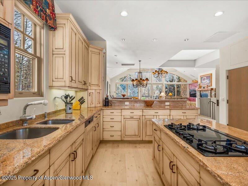 990 E Hopkins Avenue, 8 Property Photo 20