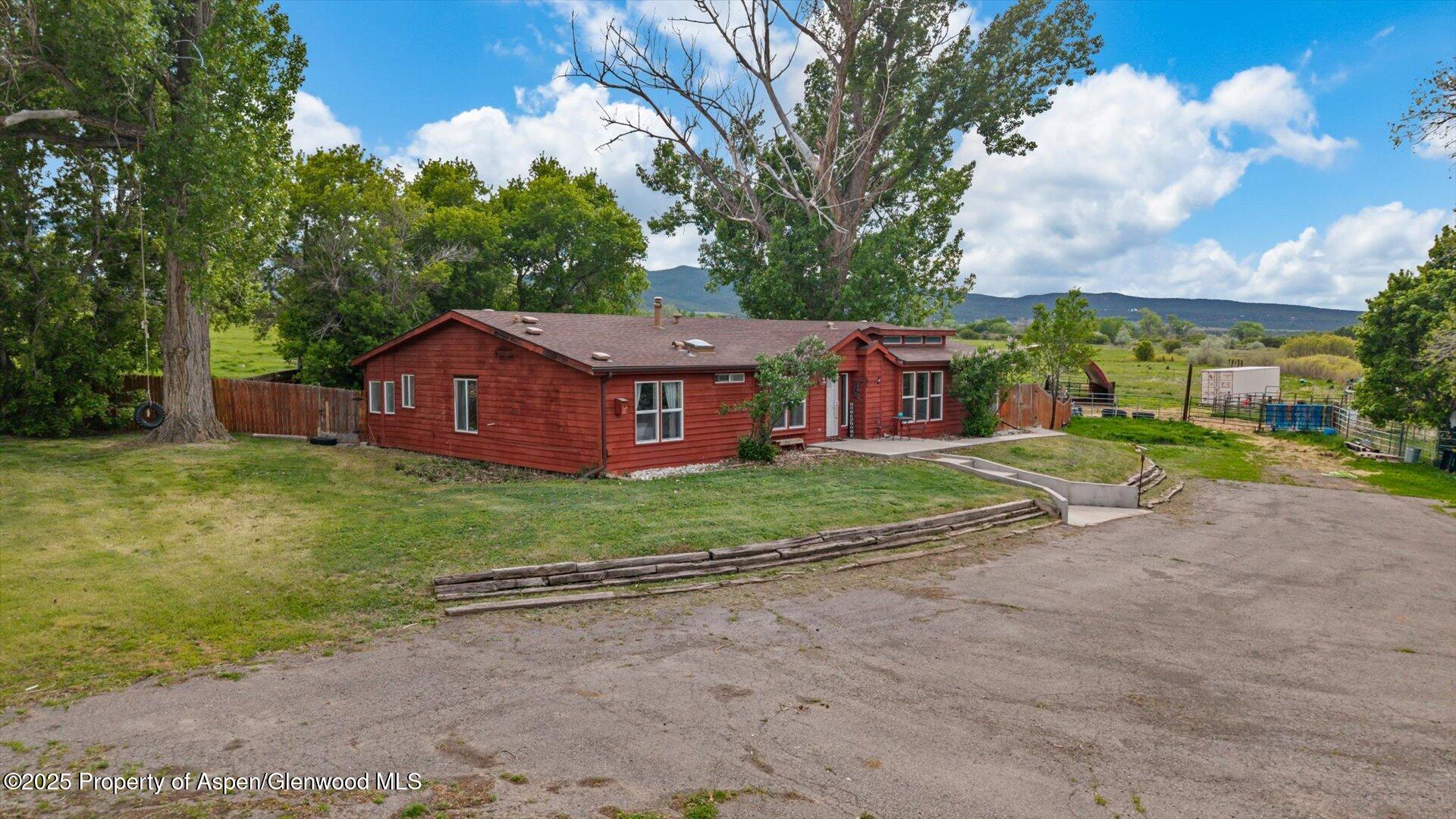 10479 50 Road Property Photo 2