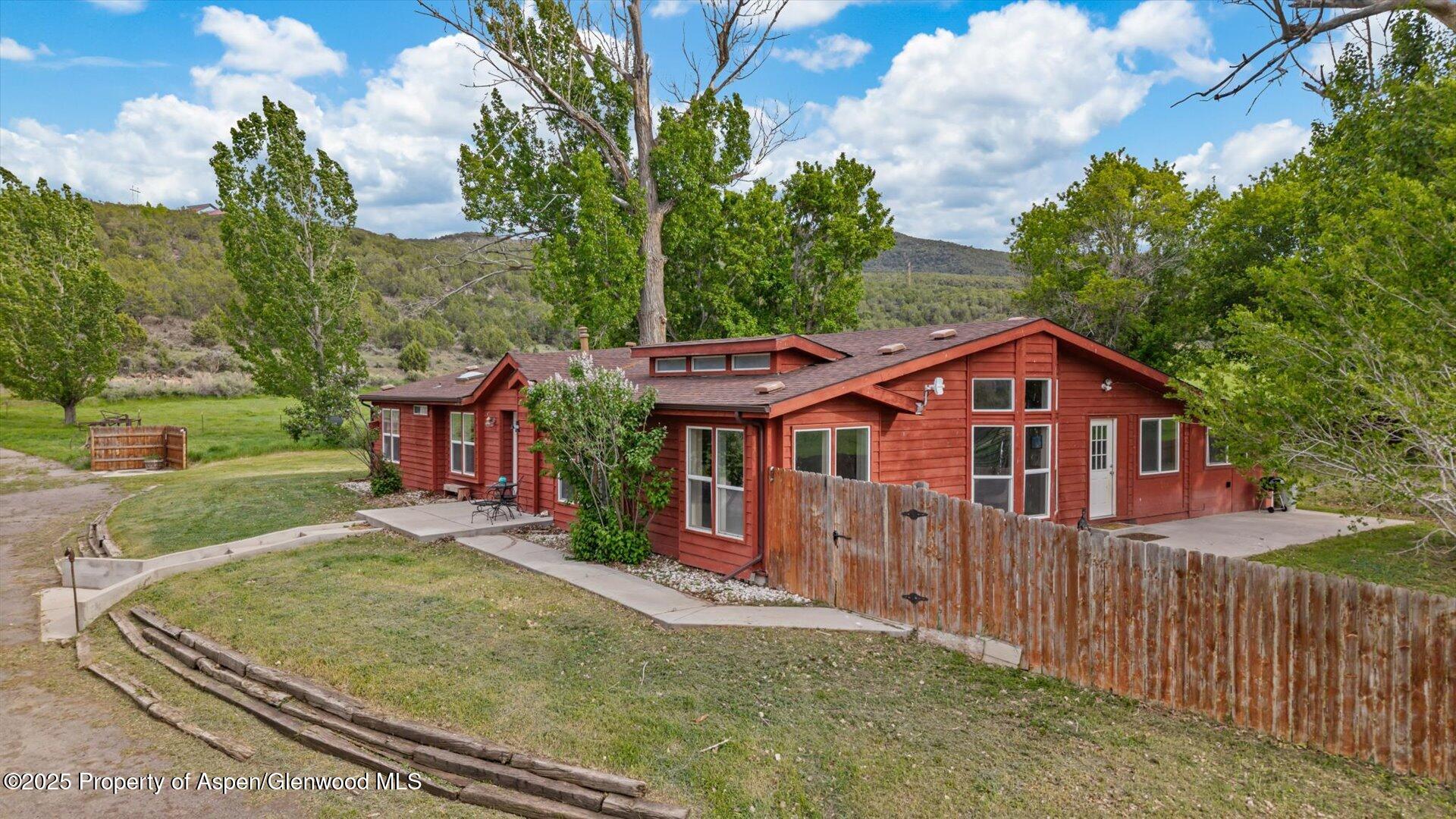 10479 50 Road Property Photo 3