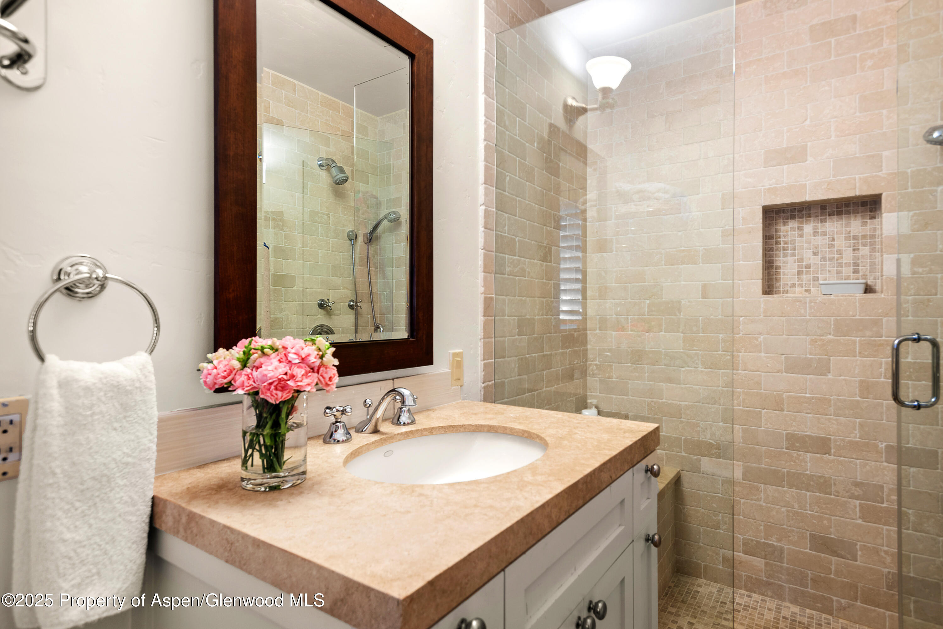 901 W Francis Street Property Photo 7