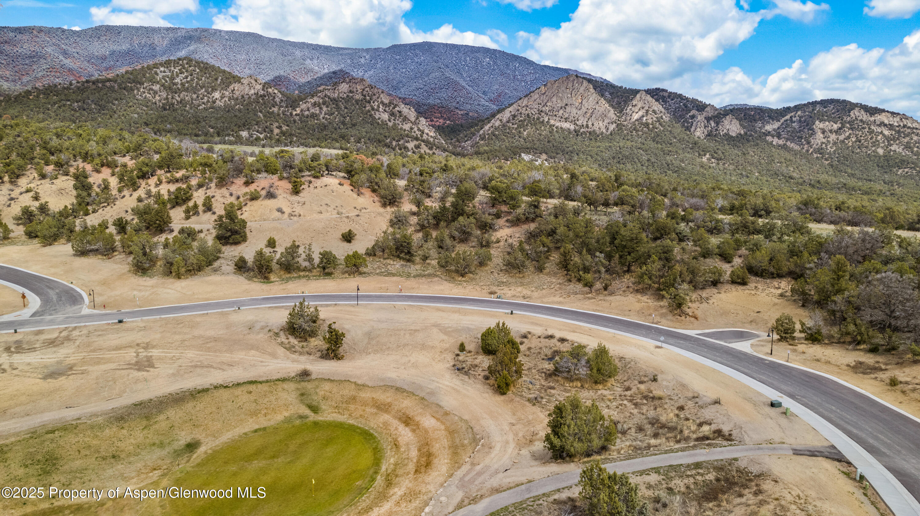 571 Deer Valley Drive Property Photo 4